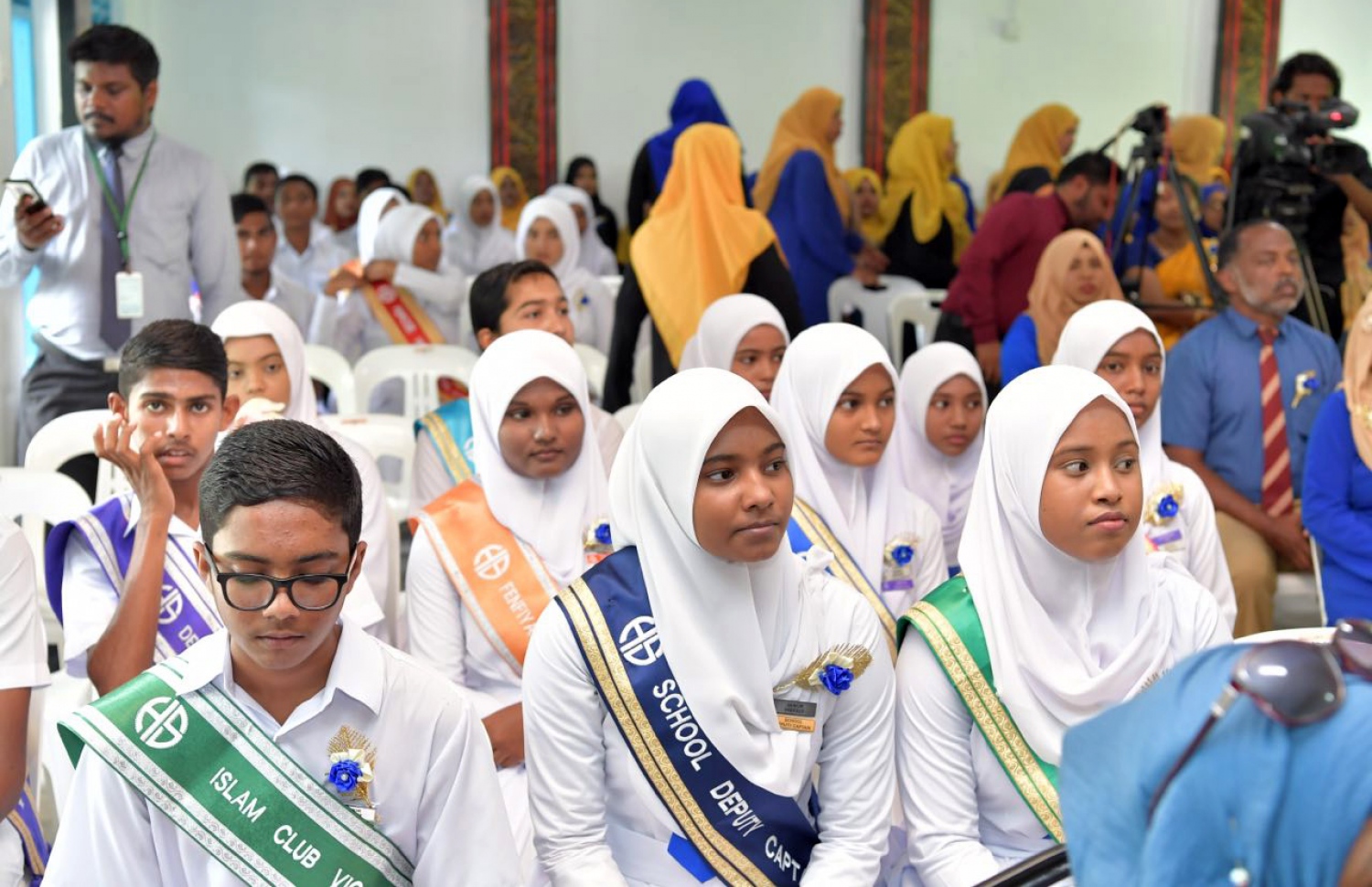 ނ. މިލަދޫ: ސެޕްޓެމްބަރު 5، 2019: ނ. މިލަދޫ ހިދާޔާ ސްކޫލުގެ ރަން ޔޫބީލް ފާހަގަކުރަން  ބޭއްވި ރަސްމިއްޔާތުގައި ދަރިވަރުންތަކެއް ބައިވެރިވަނީ.-- ފޮޓޯ: ރައީސް އޮފީސް