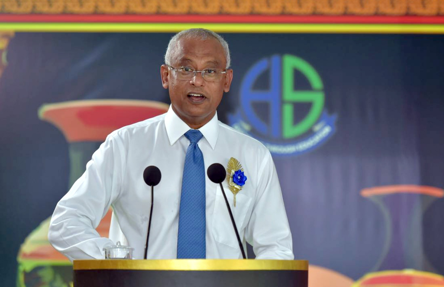 ނ. މިލަދޫ: ސެޕްޓެމްބަރު 5، 2019: ނ. މިލަދޫ ހިދާޔާ ސްކޫލުގެ ރަން ޔޫބީލް ފާހަގަކުރަން  ބޭއްވި ރަސްމިއްޔާތުގައި ރައީސް އިބްރާހިމް މުހައްމަދު ސޯލިހު ވާހަކަ ދައްކަވަނީ.-- ފޮޓޯ: ރައީސް އޮފީސް