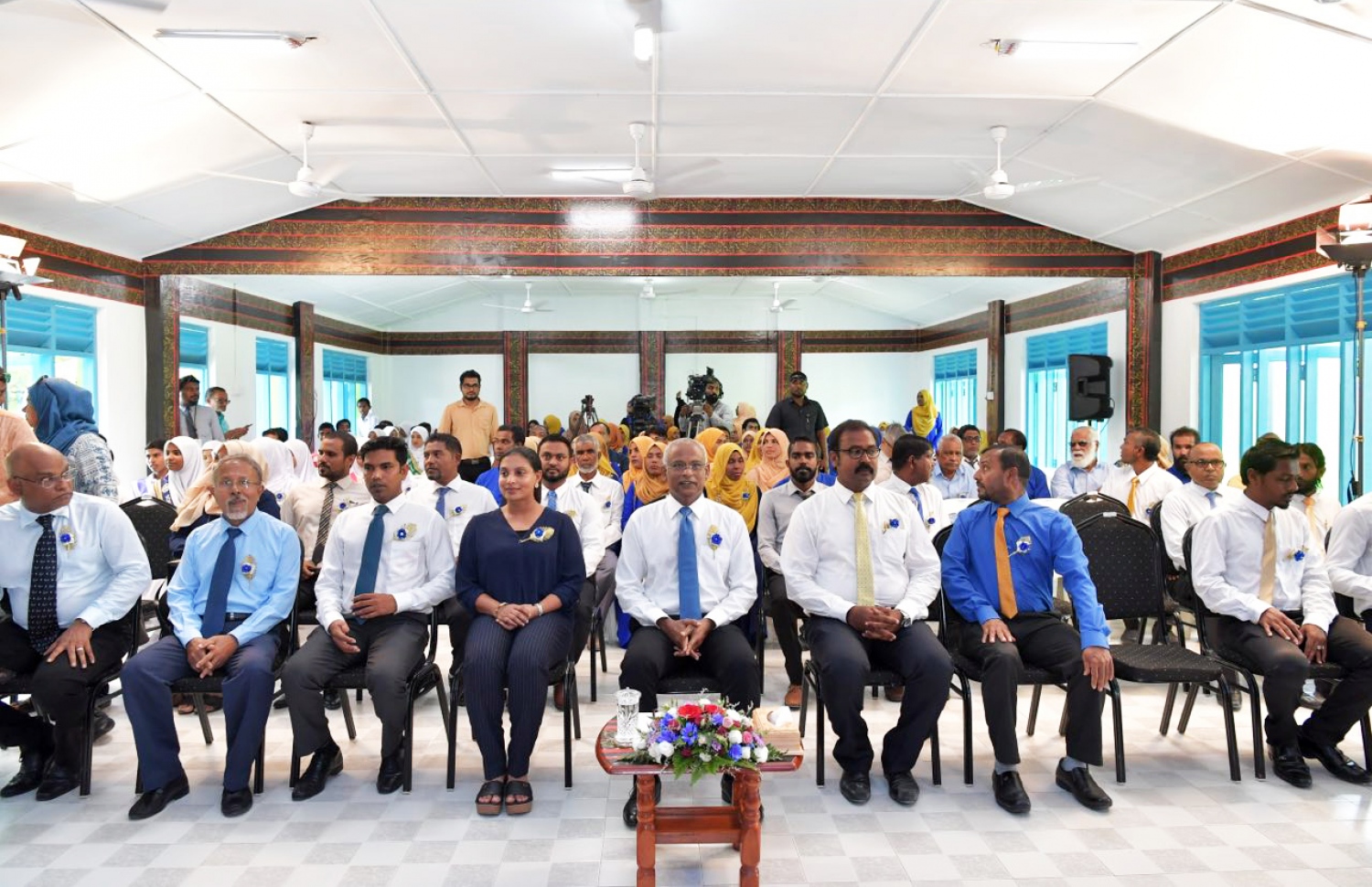 ނ. މިލަދޫ: ސެޕްޓެމްބަރު 5، 2019: ނ. މިލަދޫ ހިދާޔާ ސްކޫލުގެ ރަން ޔޫބީލް ފާހަގަކުރަން  ބޭއްވި ރަސްމިއްޔާތުގައި ރައީސް އިބްރާހިމް މުހައްމަދު ސޯލިހު އަދި އެޑިއުކޭޝަން މިނިސްޓަރު އައިޝަތު އަލީ ބައިވެރިވެ ވަޑައިގަންނަވަނީ.-- ފޮޓޯ: ރައީސް އޮފީސް