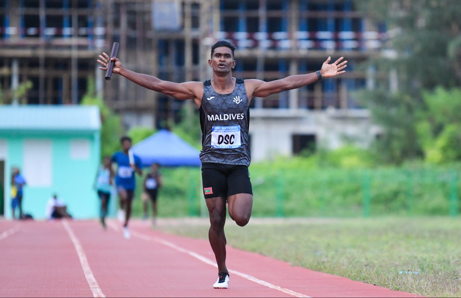 ސާއިދު 400 މީޓަރު ރިލޭ ނިންމާލުމަށް ފަހު އުފާފާޅުކުރަނީ. –ފޮޓޯ: ހުސެއިން ވަހީދު/ މިހާރު