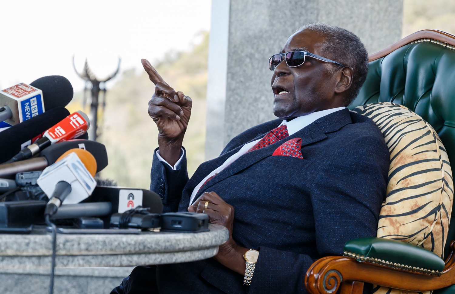 ޒިމްބާބުވޭގެ ކުރީގެ ރައީސް ރޮބަޓް މުގާބޭ. --ފޮޓޯ:އޭއެފްޕީ