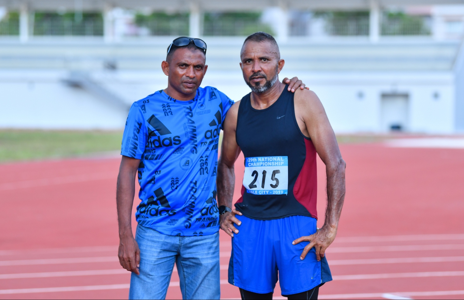 ޖަވާ (ކ) އޭނާގެ ކޯޗު ނަސްރުއާ އެކު. --ހުސެއިން ވަހީދު/ މިހާރު