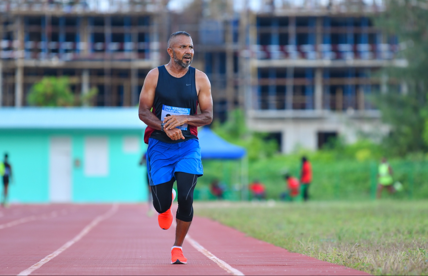 ގައުމީ އެތުލެޓިކްސް މުބާރާތުގެ 10000 މީޓަރު ދުވުމުގައި ޖަވާ ވާދަކުރަނީ. --ހުސެއިން ވަހީދު/ މިހާރު