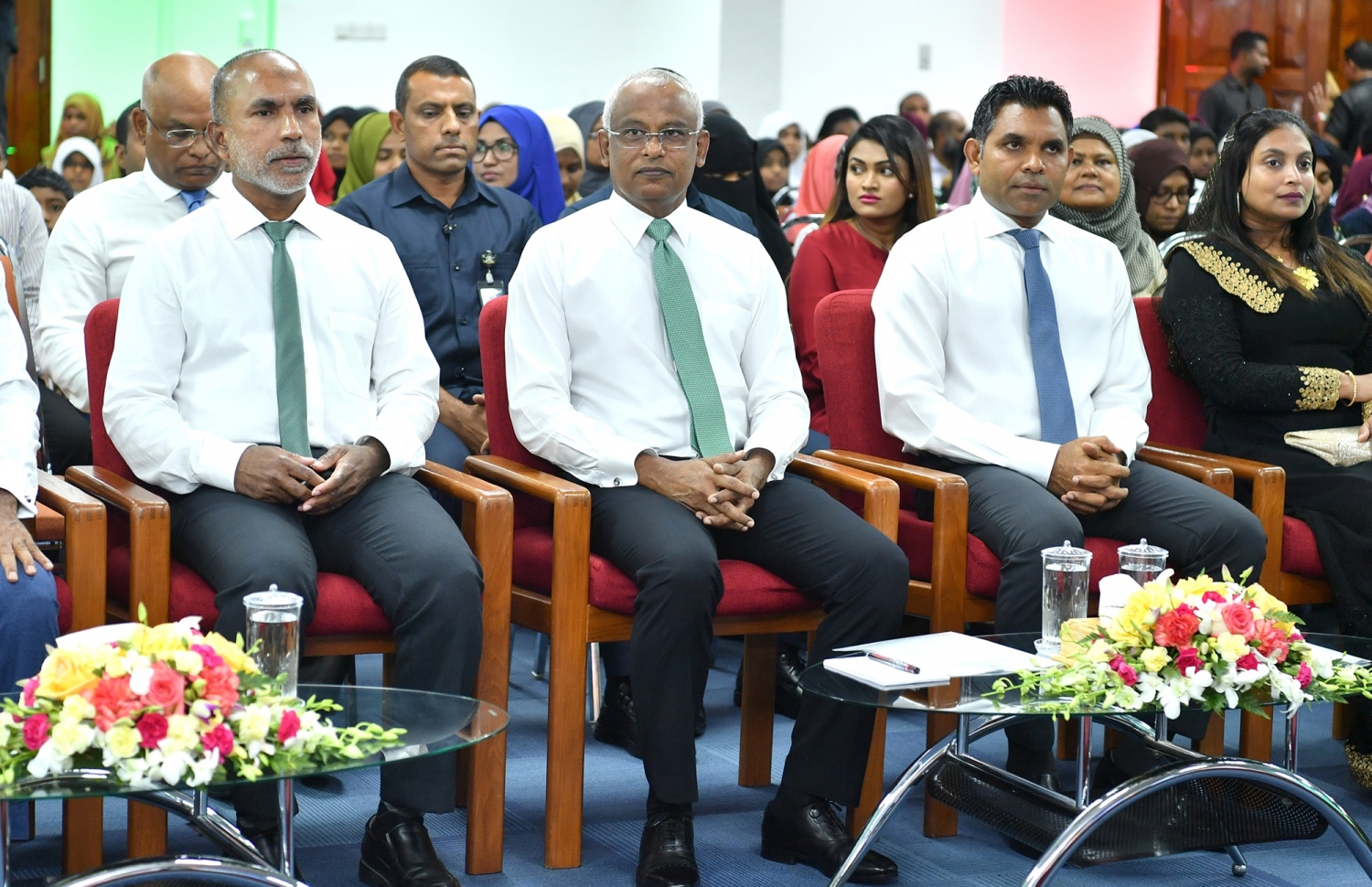 މާލެ: ސެޕްޓެމްބަރު 7، 2019: 33 ވަނަ ގައުމީ ގުރުއާން މުބާރާތުގެ ނަތީޖާ ފާޅުކުރުމަށް އިސްލާމީ މަރުކަޒުގައި ބޭއްވި ރަސްމިއްޔާތުގައި ރައީސް މުހައްމަދު ސޯލިހާއި(މ) ނައިބު ރައީސް ފައިސަލް ނަސީމް(ކ) އަދި އިސްލާމިކް މިނިސްޓަރު ޑރ. އަހުމަދު ޒާހިރު(ވ) ބައިވެރިވެ ވަޑައިގަންނަވަނީ.-- ފޮޓޯ: ރައީސް އޮފީސް