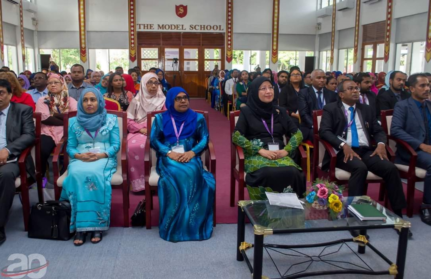 ޓީޗާސް ކޮންފަރެންސްގައި، ބައިވެރިވެވަޑައިގެންނެވި ބައެއް ބޭފުޅުން.-- ފޮޓޯ: އެންއައިއީ