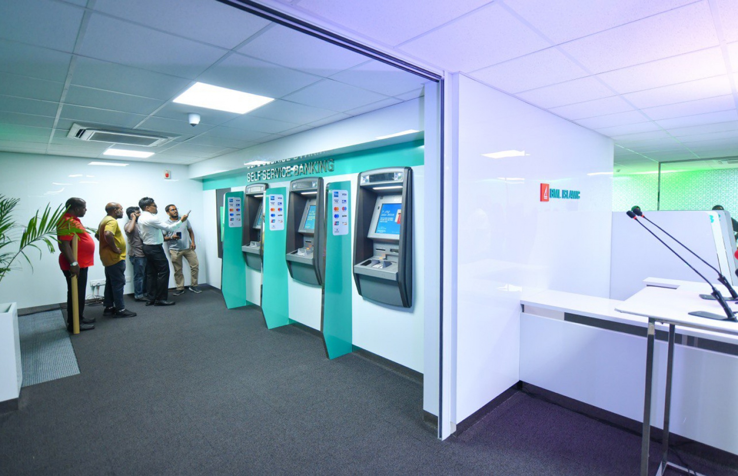 ބީއެމްއެލް އިސްލާމިކްގެ އާ ހެޑް އޮފީހުގައި އޭޓީއެމް ވެސް ވަނީ ބަހައްޓާފައި-- ފޮޓޯ: ހުސައިން ވަހީދު/ މިހާރު