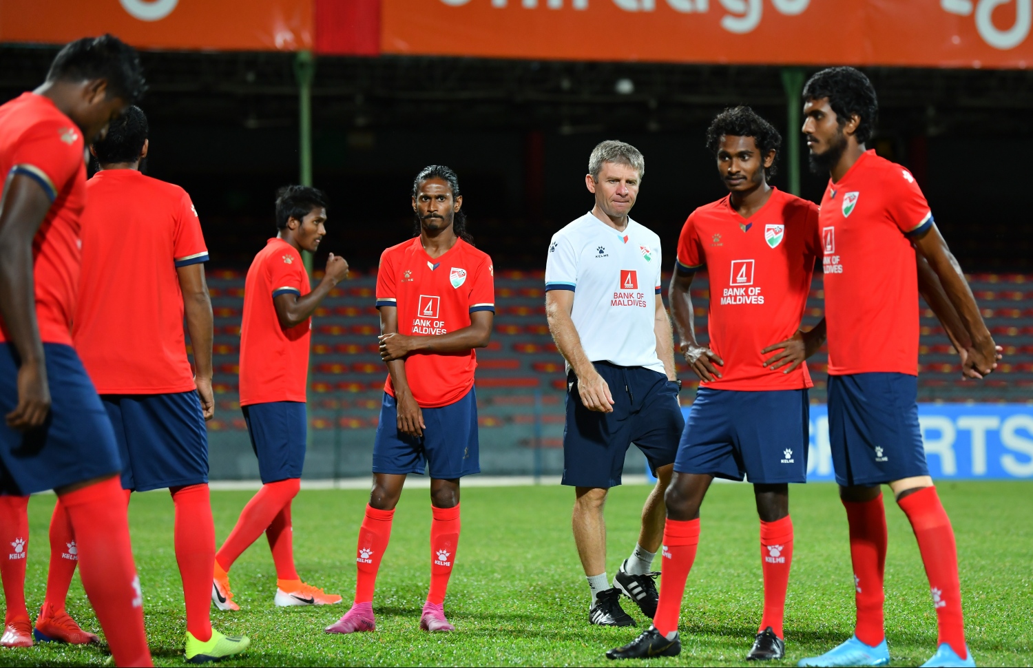 މާލެ: ސެޕްޓެމްބަރު 9، 2019: ވޯލްޑް ކަޕް ކޮލިފައިންގައި ދިވެހިރާއްޖެއާޢި ޗައިނާ ވާދަކުރާ މެޗުގެ ޕްރެކްޓިސް ފެށުން.-- ފޮޓޯ: ހުސައިން ވަހީދު /މިހާރު