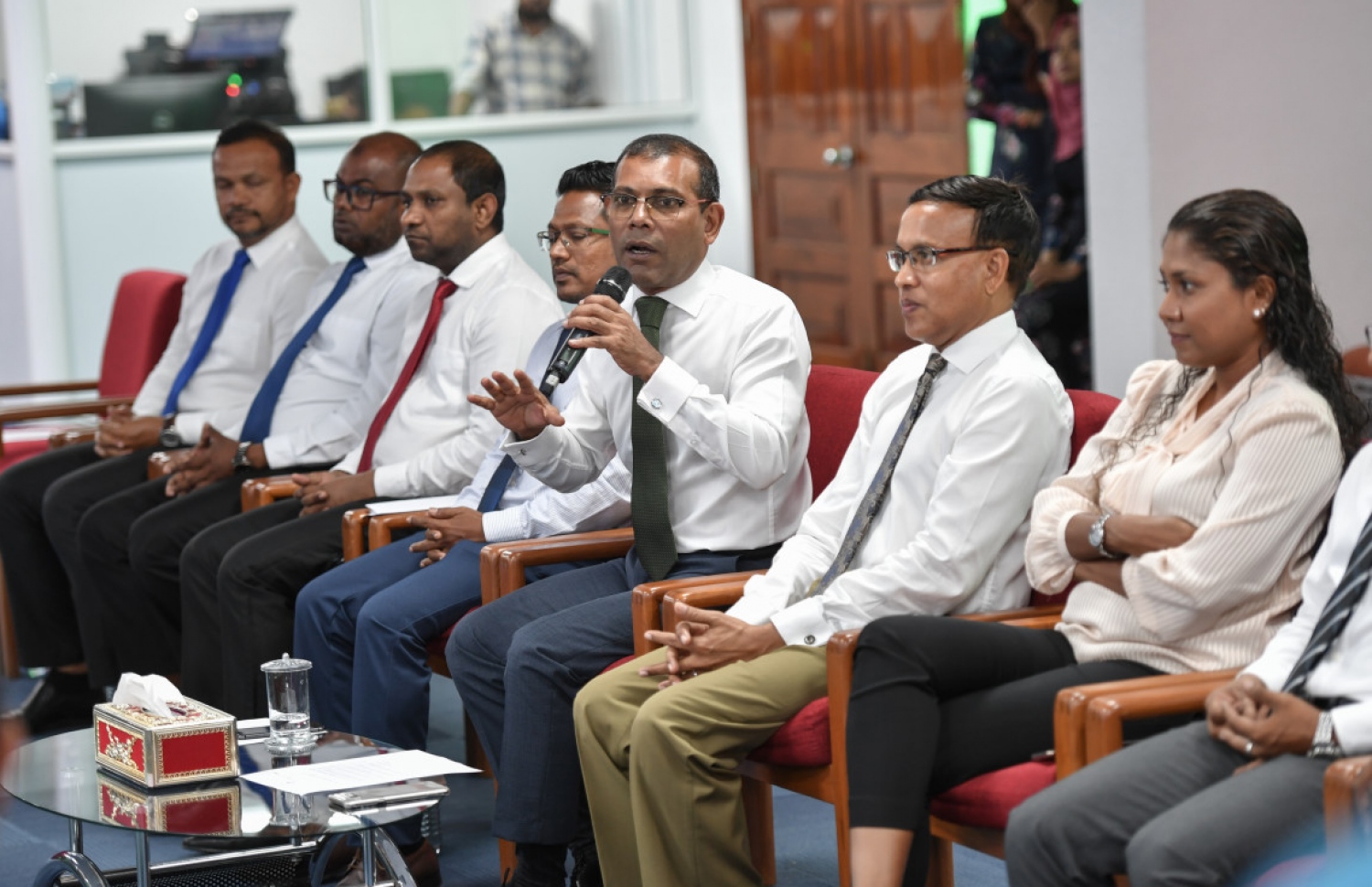 މަސައްކަތު ބައްދަލުވުން ފެށުމުގައި ނަޝީދު ވާހަކަފުޅު ދައްކަވަނީ. --- ފޮޓޯ: މަޖިލިސް