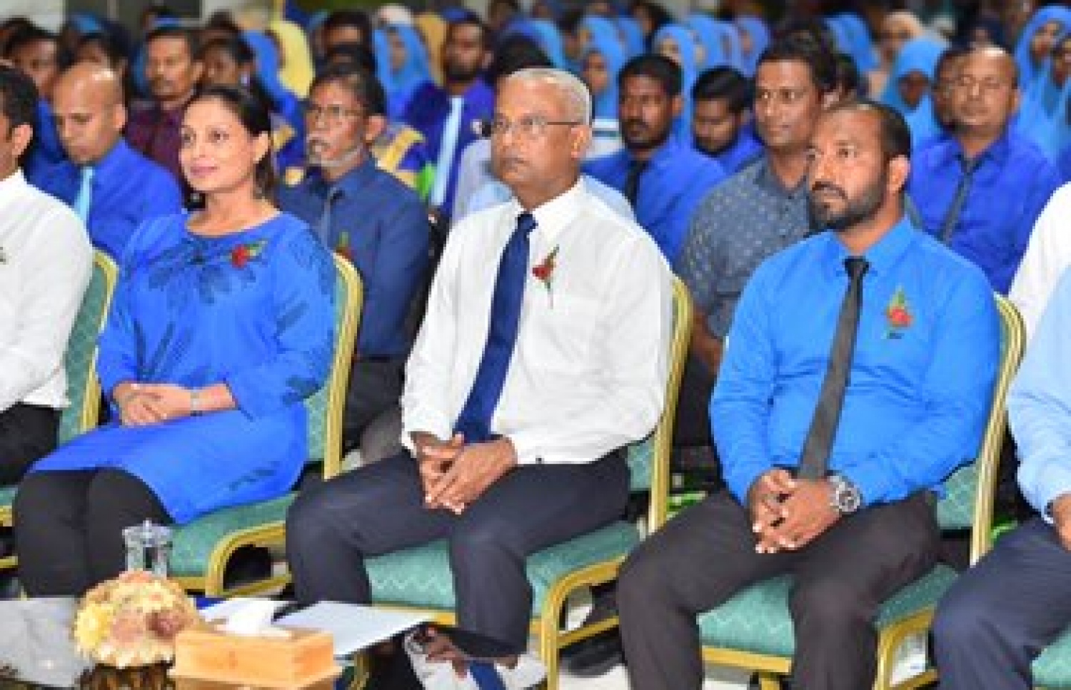 ރ.އަލިފުށީ ސްކޫލަށް 50 އަހަރު ފުރުން ފާހަގަ ކުރަން މިރޭ ބޭއްވި ޖަލްސާގައި ރައީސް އިބްރާހީމް މުހައްމަދު ސޯލިހާއި އެޑިއުކޭޝަން މިނިސްޓަރު ޑރ. އައިޝަތު އަލީ ބައިވެރިވެވަޑައިގަންނަވަނީ. --ފޮޓޯ:ރައޯސް އޮފީސް