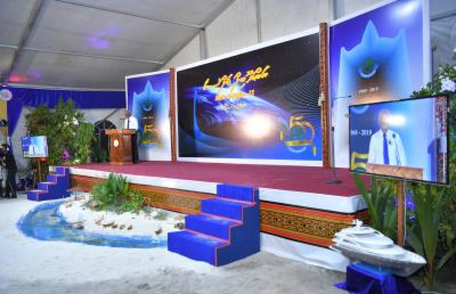 ރ. އަލިފުށި: ސެޕްޓެމްބަރު 11، 2019- އަލިފުށީ ސްކޫލަށް 50 އަހަރު ފުރުމުގެ މުނާސަބަތުގައި ބޭއްވި ޖަލްސާގައި ރައީސް އިބްރާހިމް މުހައްމަދު ސޯލިހު ވާހަކަފުޅު ދައްކަވަނީ.---ފޮޓޯ: ރައީސް އޮފީސް