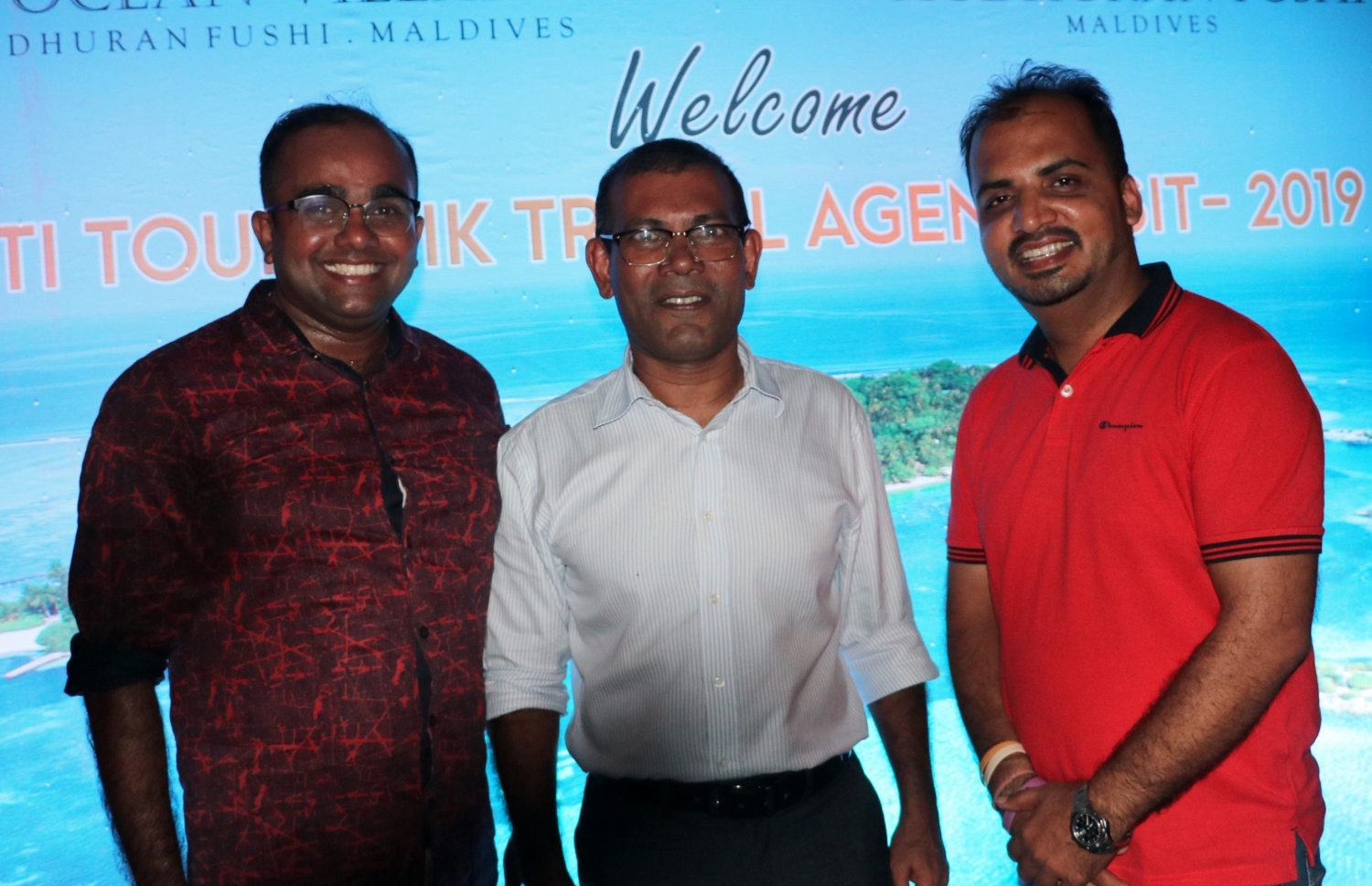 ރާއްޖޭގެ މެހެމާންދާރީ ތަޖުރިބާކޮށް ޕްރޮމޯޓް ކުރުމަށްޓަކާއި ޔޫރަޕްގެ 100 ޓުއާ އޮޕަރޭޓަރުން އައިސް، ހިންގާ ހަރަކާތް އިފްތިތާހު ކޮށްދެއްވީ މަޖިލީހުގެ ރައީސް މުހައްމަދު ނަޝީދު-- ފޮޓޯ: 960 އެމްވީ