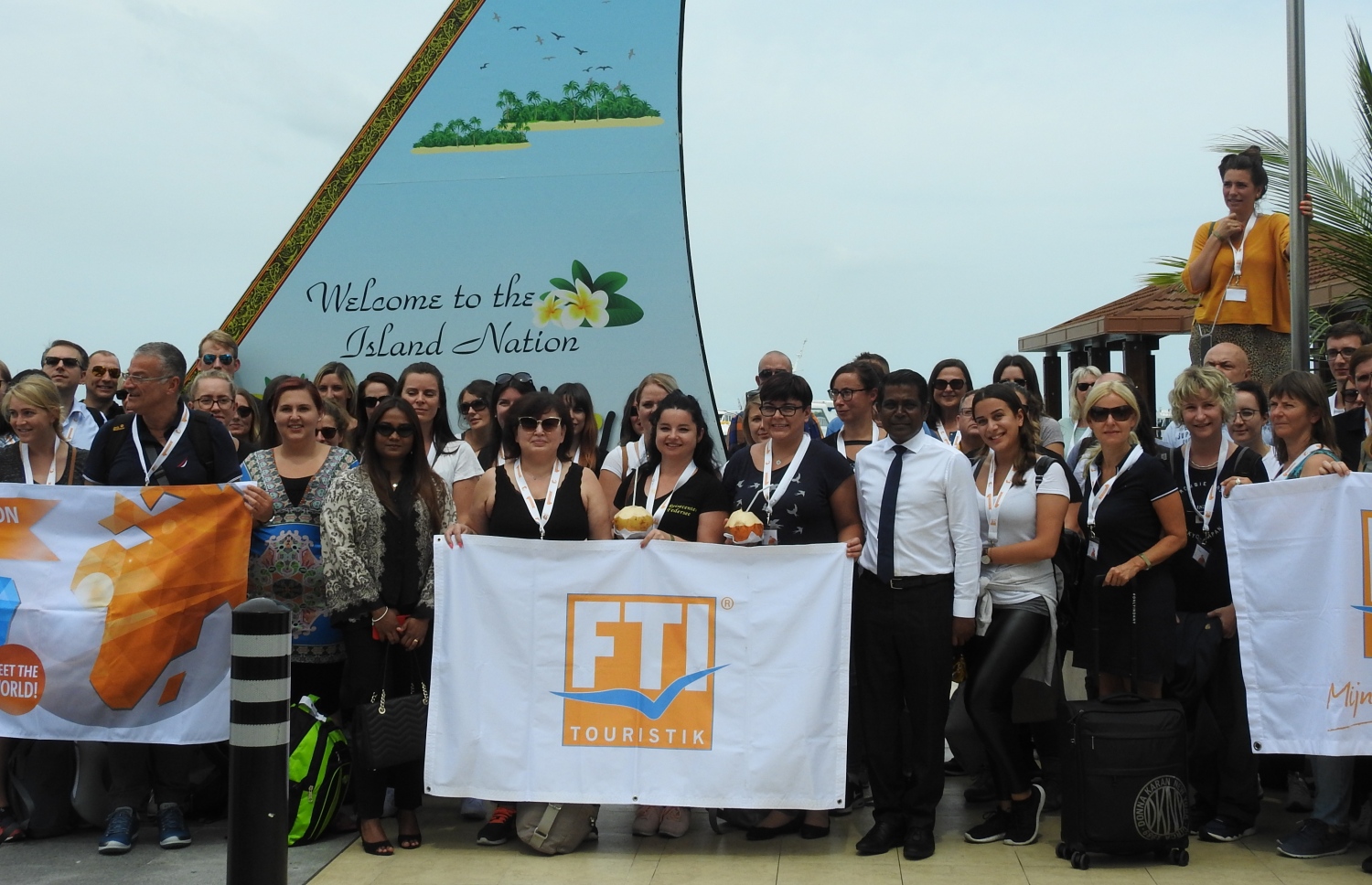 ރާއްޖޭގެ މެހެމާންދާރީ ތަޖުރިބާކޮށް ޕްރޮމޯޓް ކުރުމަށްޓަކާއި ޔޫރަޕުން އާއި 100 ޓުއާ އޮޕަރޭޓަރުން-- ފޮޓޯ: 960 އެމްވީ