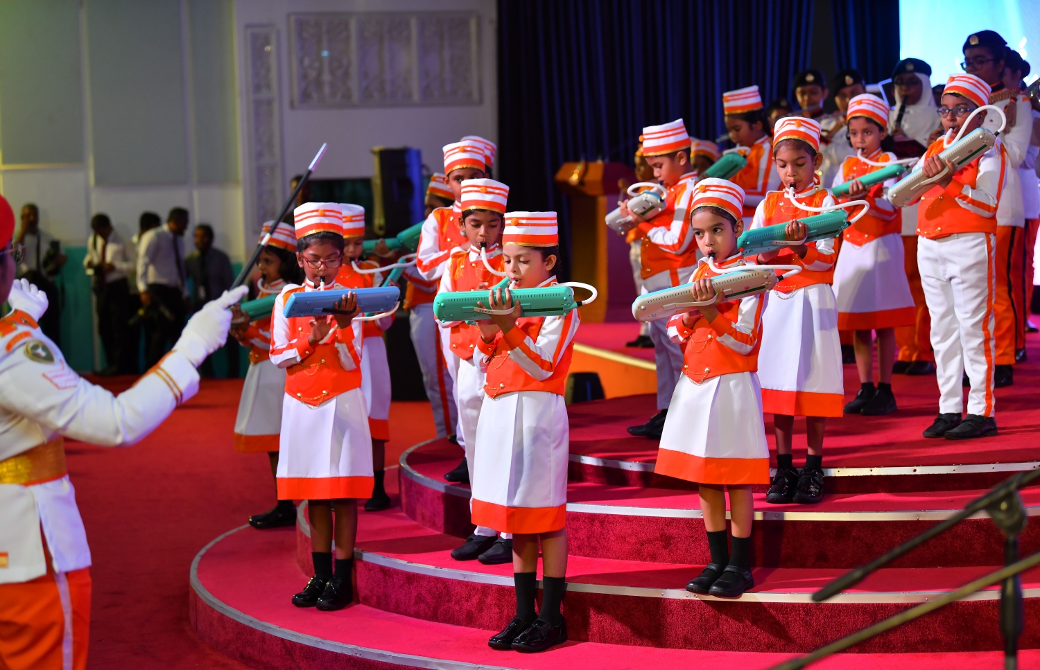 މާލެ: ސެޕްޓެމްބަރު 12، 2019: ސާނަވީ އިމްތިހާންގައި ބައިވެރިވެ ވަނަތައް ހޯދި ދަރިވަރުންނަށް އިނާމު ދިނުމަށް ދަރުބާރުގޭގައި ބޭއްވި ރަސްމިއްޔާތުގެ ތެރެއިން.---ފޮޓޯ: ހުސައިން ވަހީދު /މިހާރު