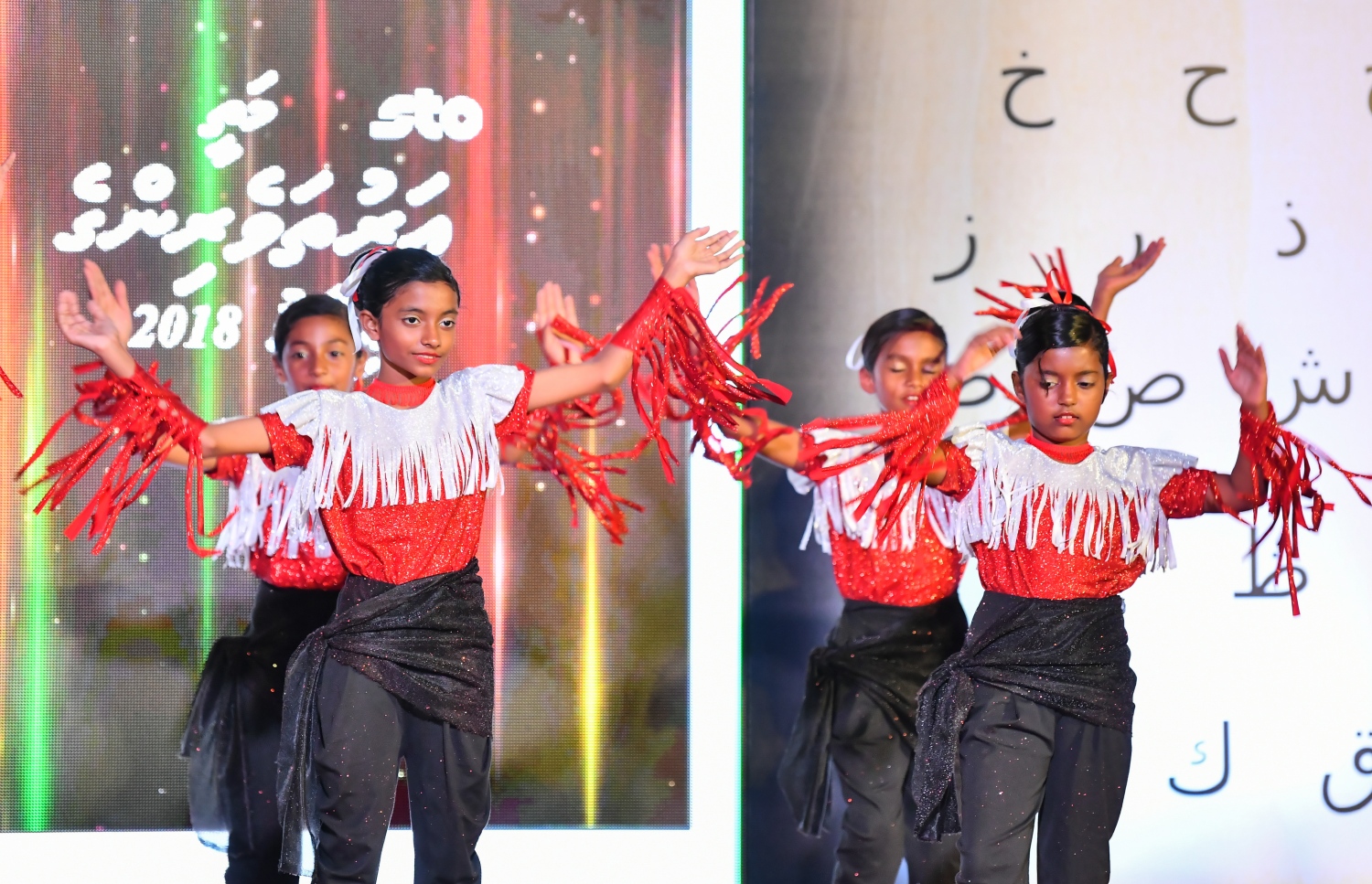 މާލެ: ސެޕްޓެމްބަރު 12، 2019: ސާނަވީ އިމްތިހާންގައި ބައިވެރިވެ ވަނަތައް ހޯދި ދަރިވަރުންނަށް އިނާމު ދިނުމަށް ދަރުބާރުގޭގައި ބޭއްވި ރަސްމިއްޔާތުގެ ތެރެއިން.---ފޮޓޯ: ހުސައިން ވަހީދު /މިހާރު