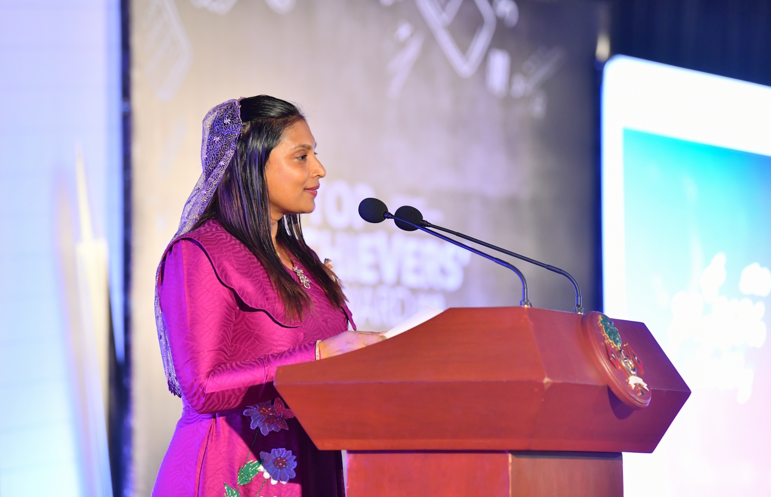 މާލެ: ސެޕްޓެމްބަރު 12، 2019: ސާނަވީ އިމްތިހާންގައި ބައިވެރިވެ ވަނަތައް ހޯދި ދަރިވަރުންނަށް އިނާމު ދިނުމަށް ދަރުބާރުގޭގައި ބޭއްވި ރަސްމިއްޔާތުގެ ތެރެއިން.---ފޮޓޯ: ހުސައިން ވަހީދު /މިހާރު