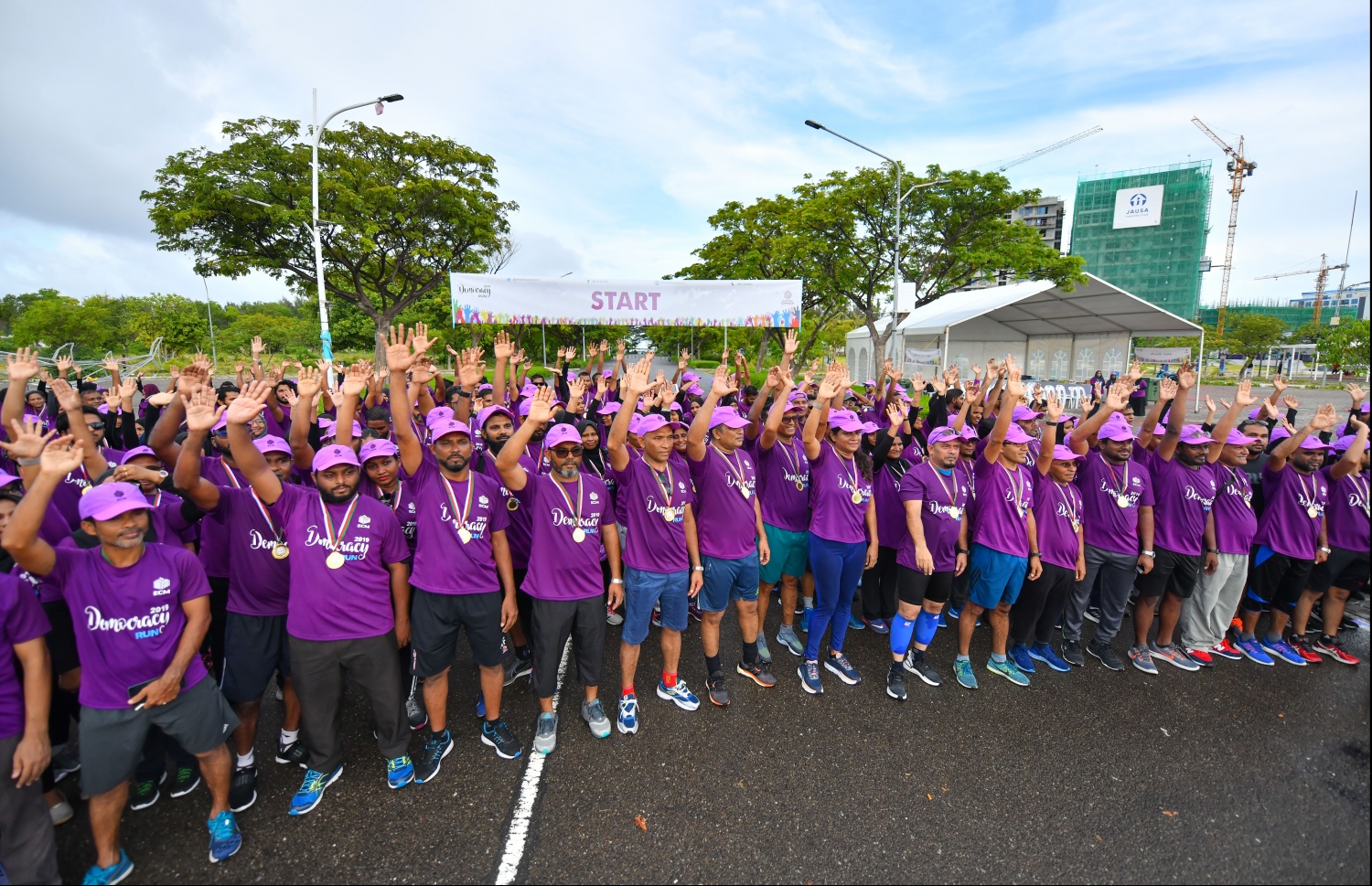 ހުޅުމާލެ: ސެޕްޓެމްބަރު 14، 2019: ބައިނަލްއަގުވާމީ ޑިމޮކްރަސީ ދުވަސް ފާހަގަކުރުމުގެ ގޮތުން އިލެކްޝަންސް ކޮމިޝަނުން އިންތިޒާމުކޮށްގެން ބޭއްވި "ޑިމޮކްރަސީ ރަން 2019"ގެ ތެރެއިން.---ފޮޓޯ: ހުސައިން ވަހީދު /މިހާރު