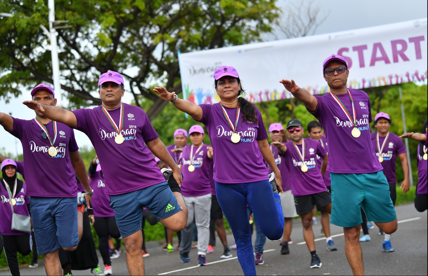 ހުޅުމާލެ: ސެޕްޓެމްބަރު 14، 2019: ބައިނަލްއަގުވާމީ ޑިމޮކްރަސީ ދުވަސް ފާހަގަކުރުމުގެ ގޮތުން އިލެކްޝަންސް ކޮމިޝަނުން އިންތިޒާމުކޮށްގެން ބޭއްވި "ޑިމޮކްރަސީ ރަން 2019"ގެ ތެރެއިން.---ފޮޓޯ: ހުސައިން ވަހީދު /މިހާރު