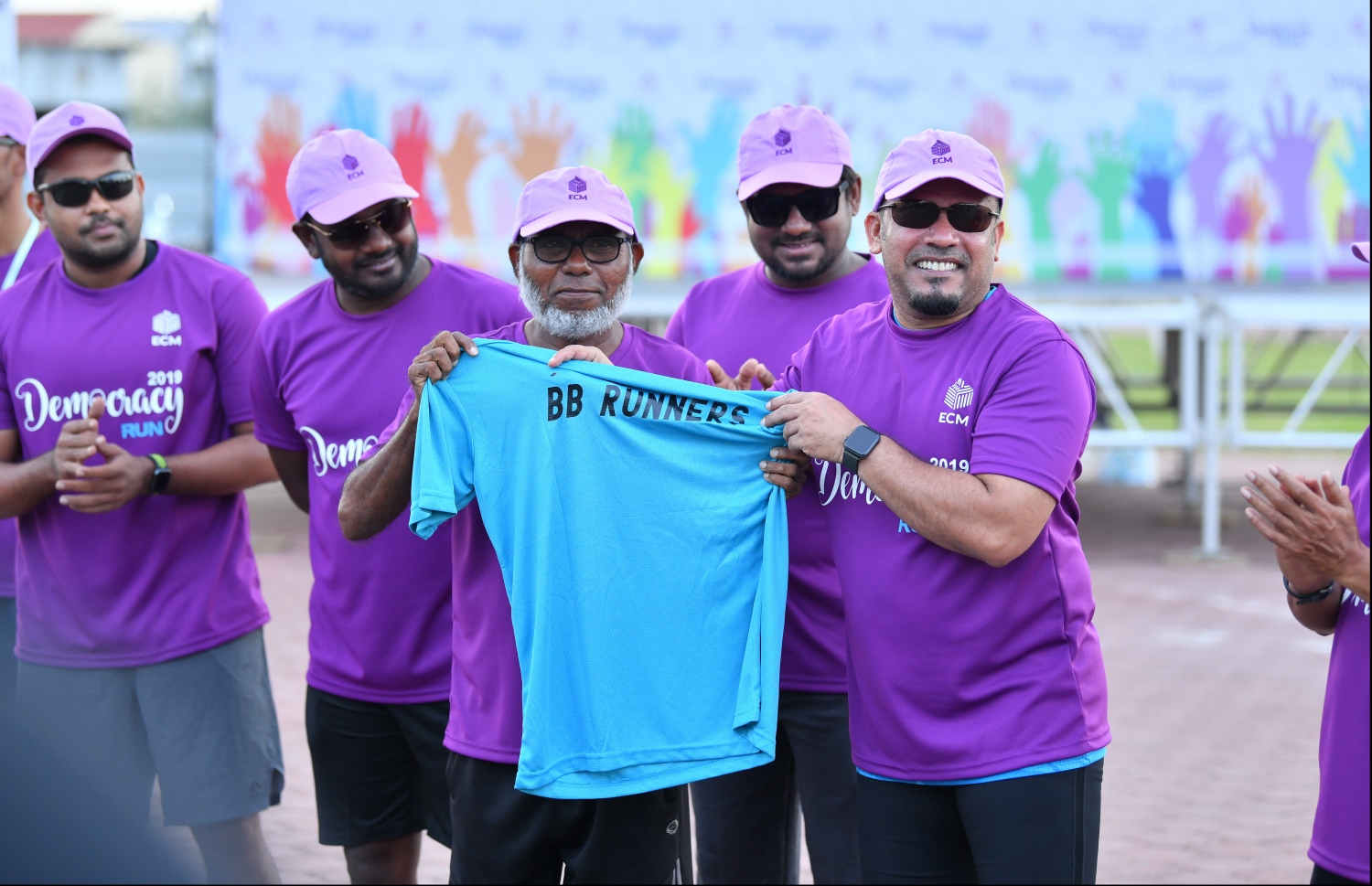 ހުޅުމާލެ: ސެޕްޓެމްބަރު 14، 2019: ބައިނަލްއަގުވާމީ ޑިމޮކްރަސީ ދުވަސް ފާހަގަކުރުމުގެ ގޮތުން އިލެކްޝަންސް ކޮމިޝަނުން އިންތިޒާމުކޮށްގެން ބޭއްވި "ޑިމޮކްރަސީ ރަން 2019"ގެ ތެރެއިން.---ފޮޓޯ: ހުސައިން ވަހީދު /މިހާރު