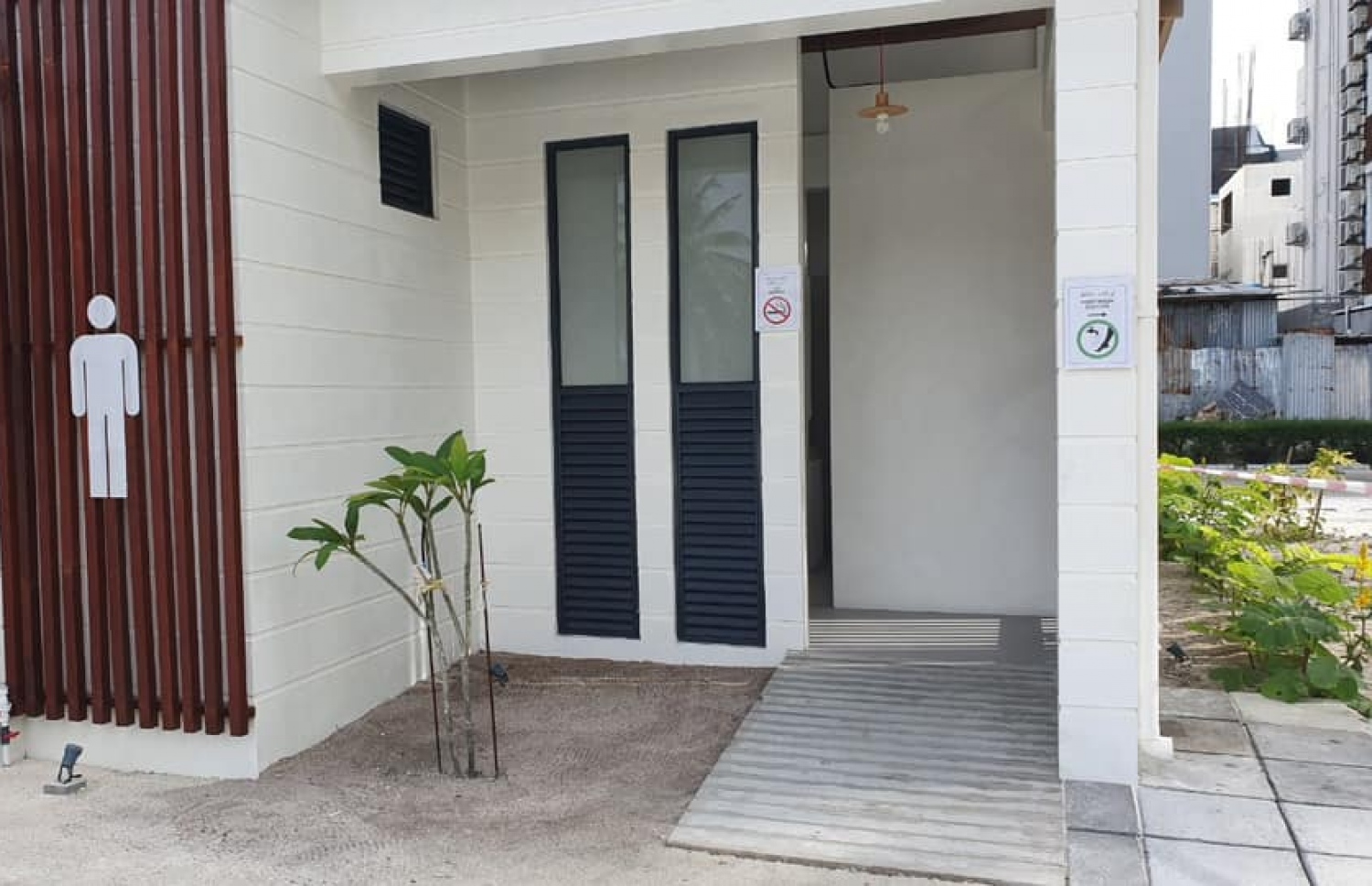 ހުޅުމާލޭގައި ހެދި ފާހަނާ ބަރިތައް. --- ފޮޓޯ: އެޗްޑީސީ