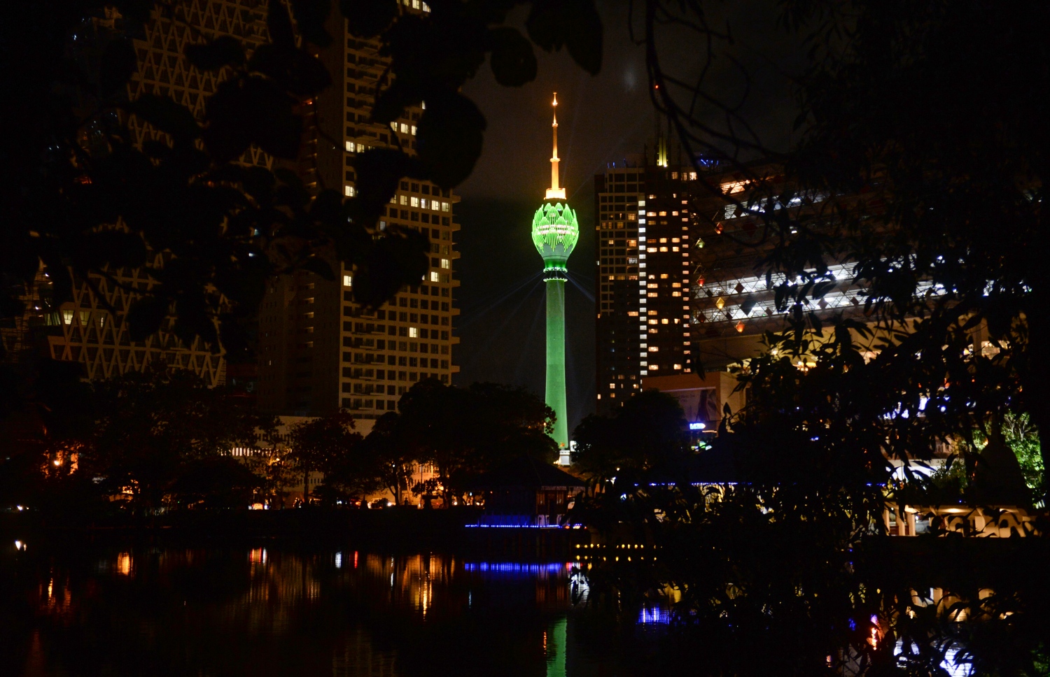 ކޮލަމްބޯ، ސެޕްޓެމްބަރު 16، 2019: ލޮޓަސް ޓަވަރު ދިއްލާފައި. --ފޮޓޯ:އޭއެފްޕީ