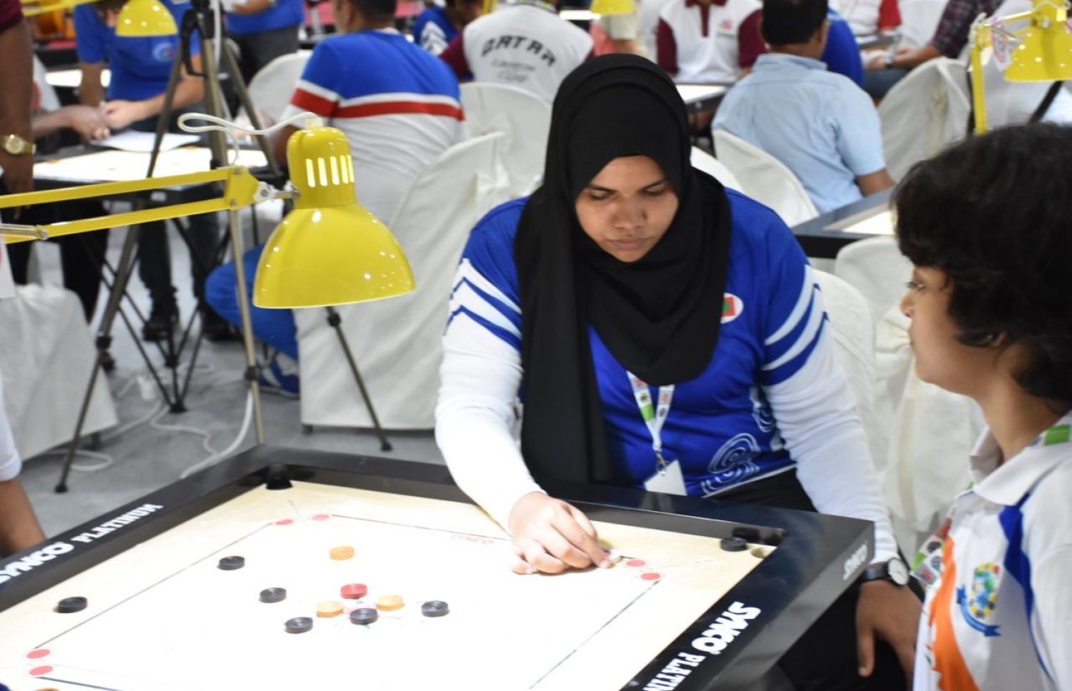 އައިމިނަތު ޝުބާ، ދުނިޔޭގެ ކެރަމް މުބާރާތުގައި ރާއްޖެ ތަމްސީލްކުރަނީ: އޭނާ އަކީ މި ވަގުތު ދުނިޔޭގެ އަށް ވަނަ ކުޅުންތެރިޔާ