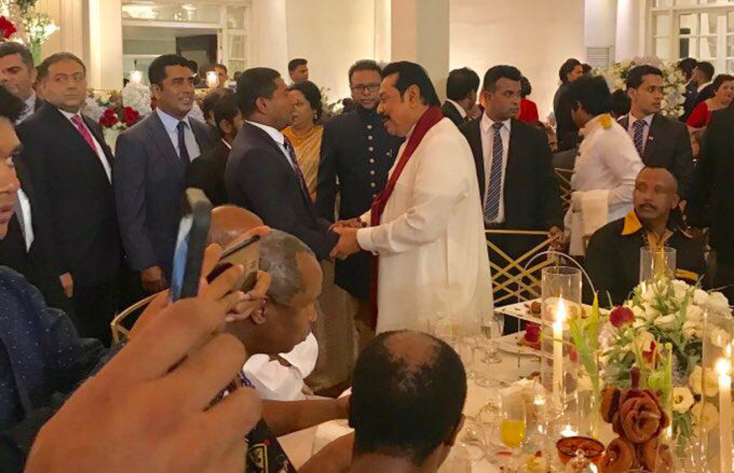 ނާމަލްގެ ކައިވެނީގެ ހަފުލާގައި ލަންކާގެ ކުރީގެ ބޮޑުވަޒީރު މަހިންދަ ރާޖަޕަކްސާއާ މަހްލޫފް ސަލާމްކުރައްވަނީ.