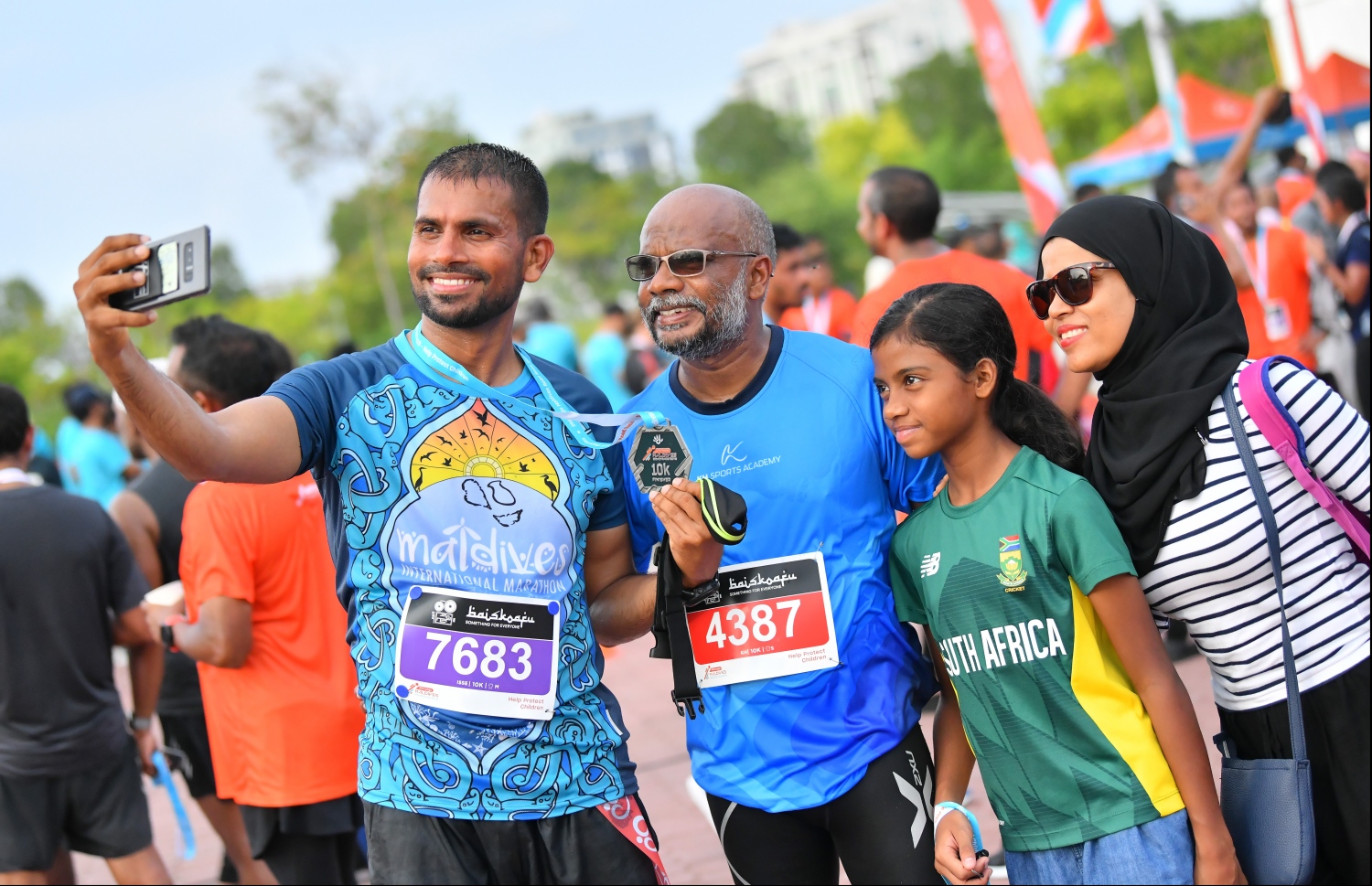 ހުޅުމާލެ: ސެޕްޓެމްބަރު 20، 2019: ރާއްޖޭގައި ބާއްވާ ދުވުމުގެ އެންމެ ބޮޑު ރޭސް ކަމަށްވާ، ދިރާގު މޯލްޑިވްސް ރޯޑް ރޭސްގެ މިއަހަރުގެ 10 ކިލޯމީޓަރު ދުވުމުގެ ތެރެއިން.---ފޮޓޯ: ހުސައިން ވަހީދު/މިހާރު