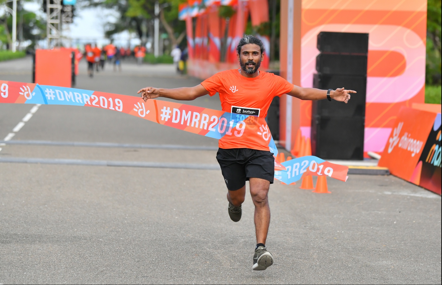 ހުޅުމާލެ: ސެޕްޓެމްބަރު 20، 2019: ރާއްޖޭގައި ބާއްވާ ދުވުމުގެ އެންމެ ބޮޑު ރޭސް ކަމަށްވާ، ދިރާގު މޯލްޑިވްސް ރޯޑް ރޭސްގެ މިއަހަރުގެ 10 ކިލޯމީޓަރު ދުވުމުގެ ތެރެއިން.---ފޮޓޯ: ހުސައިން ވަހީދު/މިހާރު