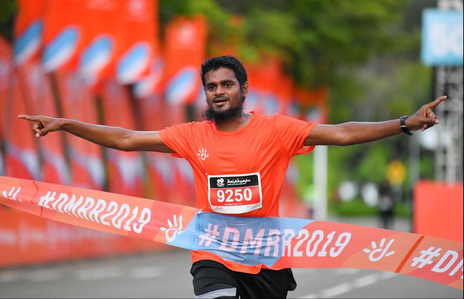 ހުޅުމާލެ: ސެޕްޓެމްބަރު 20، 2019: ރާއްޖޭގައި ބާއްވާ ދުވުމުގެ އެންމެ ބޮޑު ރޭސް ކަމަށްވާ، ދިރާގު މޯލްޑިވްސް ރޯޑް ރޭސްގެ މިއަހަރުގެ 10 ކިލޯމީޓަރު ދުވުމުގެ ތެރެއިން.---ފޮޓޯ: ހުސައިން ވަހީދު/މިހާރު