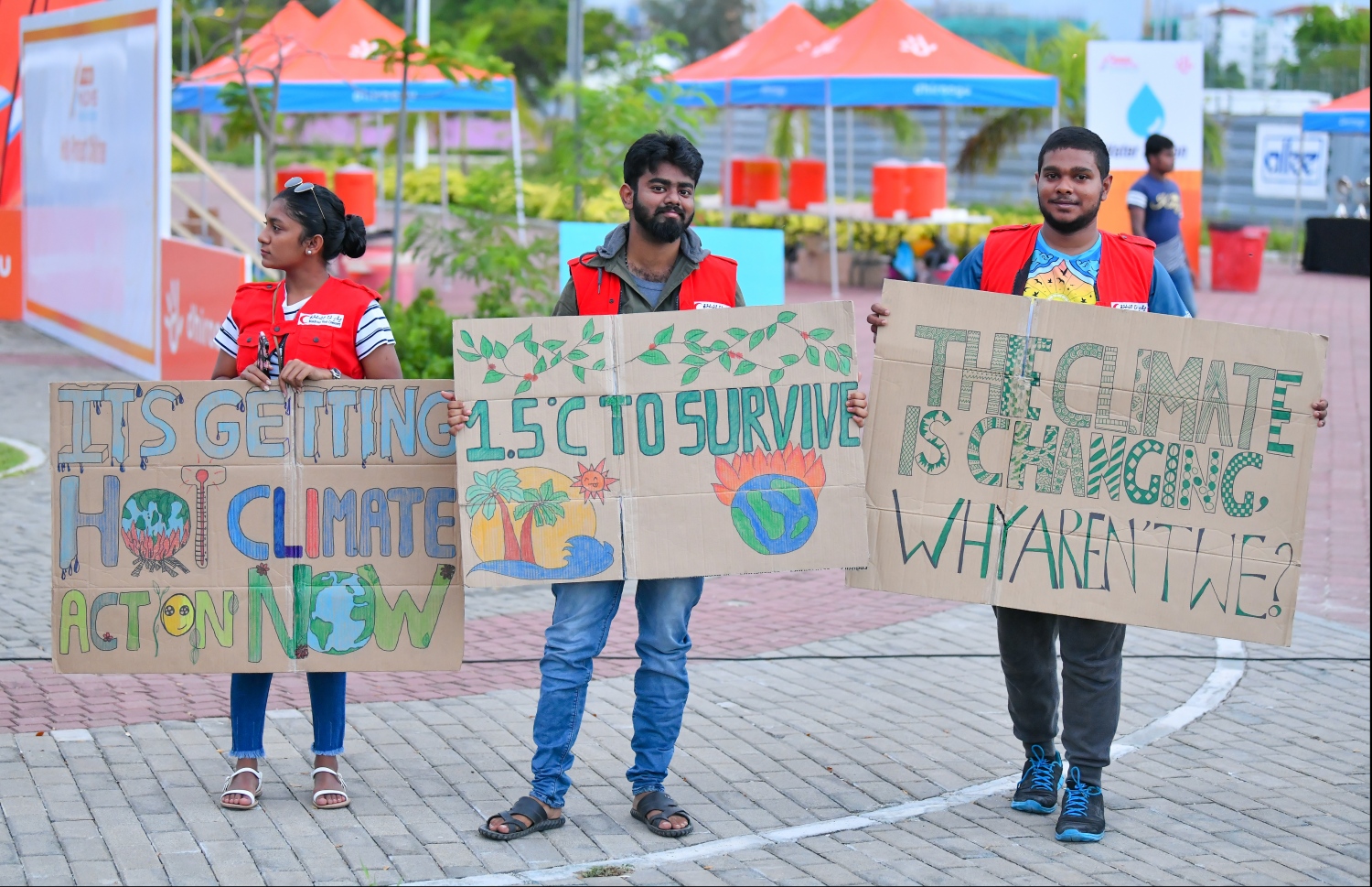 ހުޅުމާލެ: ސެޕްޓެމްބަރު 20، 2019: ރާއްޖޭގައި ބާއްވާ ދުވުމުގެ އެންމެ ބޮޑު ރޭސް ކަމަށްވާ، ދިރާގު މޯލްޑިވްސް ރޯޑް ރޭސްގެ މިއަހަރުގެ 10 ކިލޯމީޓަރު ދުވުމުގެ ތެރެއިން.---ފޮޓޯ: ހުސައިން ވަހީދު/މިހާރު