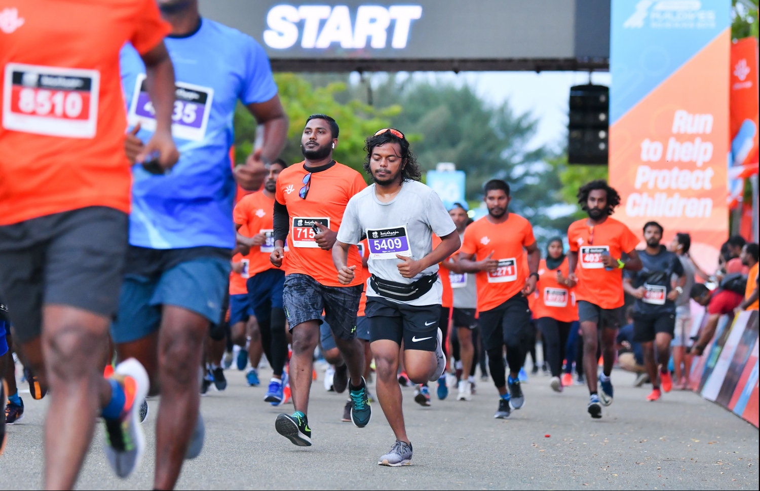 ހުޅުމާލެ: ސެޕްޓެމްބަރު 20، 2019: ރާއްޖޭގައި ބާއްވާ ދުވުމުގެ އެންމެ ބޮޑު ރޭސް ކަމަށްވާ، ދިރާގު މޯލްޑިވްސް ރޯޑް ރޭސްގެ މިއަހަރުގެ 10 ކިލޯމީޓަރު ދުވުމުގެ ތެރެއިން.---ފޮޓޯ: ހުސައިން ވަހީދު/މިހާރު