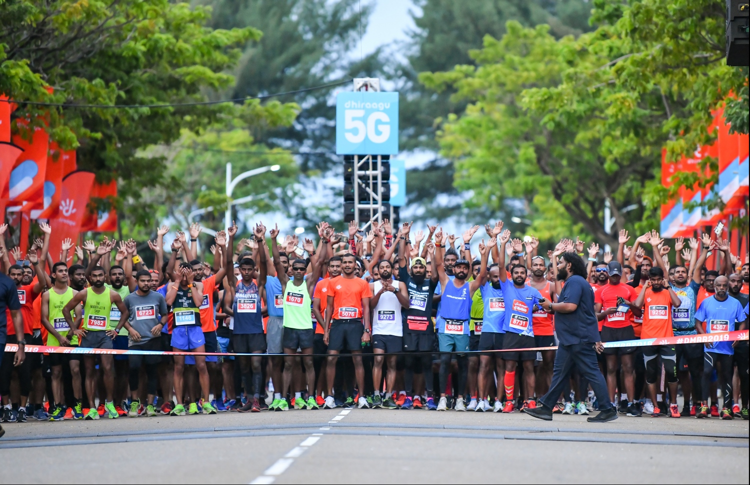 ހުޅުމާލެ: ސެޕްޓެމްބަރު 20، 2019: ރާއްޖޭގައި ބާއްވާ ދުވުމުގެ އެންމެ ބޮޑު ރޭސް ކަމަށްވާ، ދިރާގު މޯލްޑިވްސް ރޯޑް ރޭސްގެ މިއަހަރުގެ 10 ކިލޯމީޓަރު ދުވުމުގެ ތެރެއިން.---ފޮޓޯ: ހުސައިން ވަހީދު/މިހާރު
