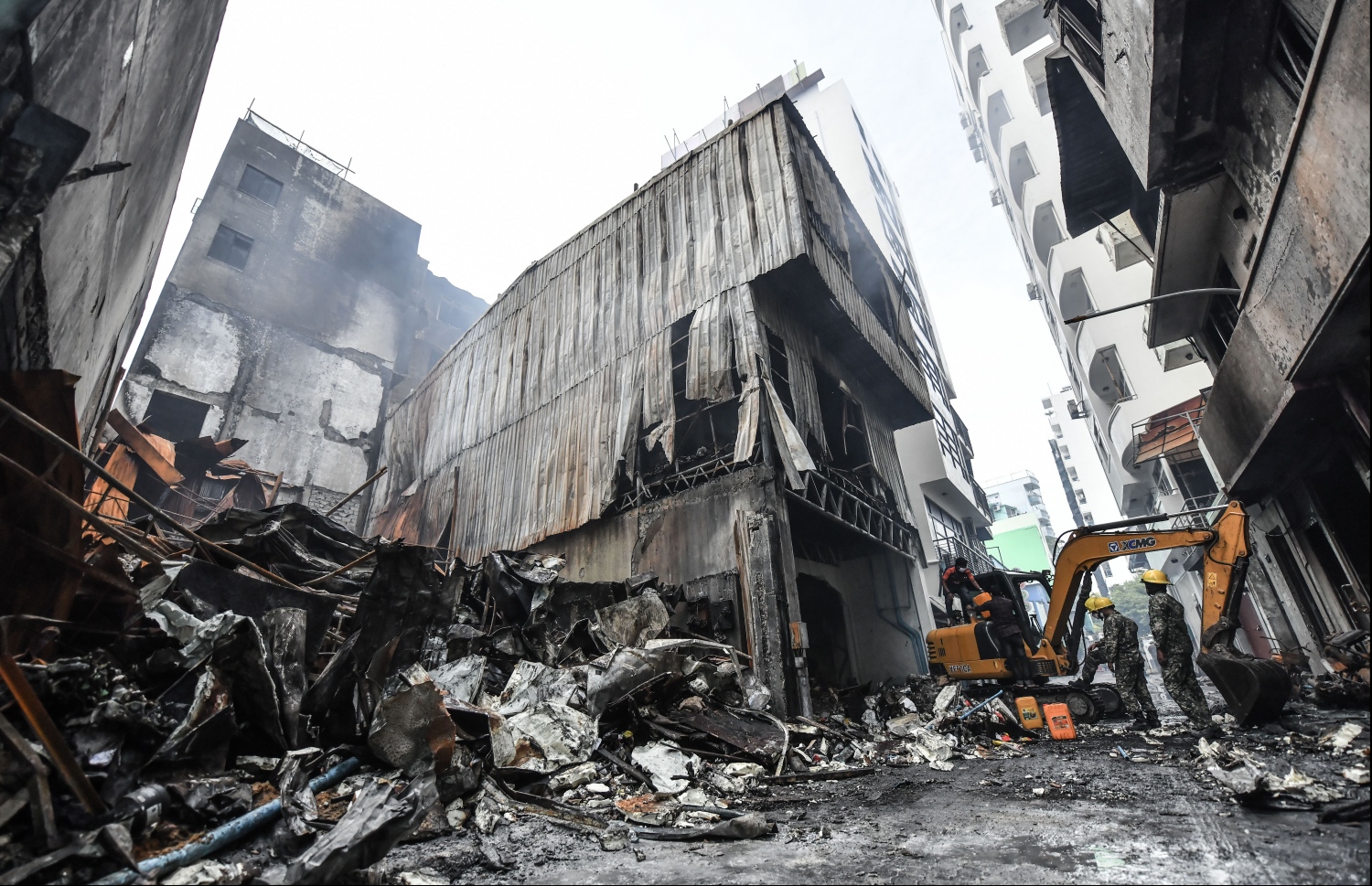 އަލިފާން ރޯވެ ގެތައް އަނދައި ހުލިވެފައި. --ފޮޓޯ: ހުސެއިން ވަހީދު/މިހާރު