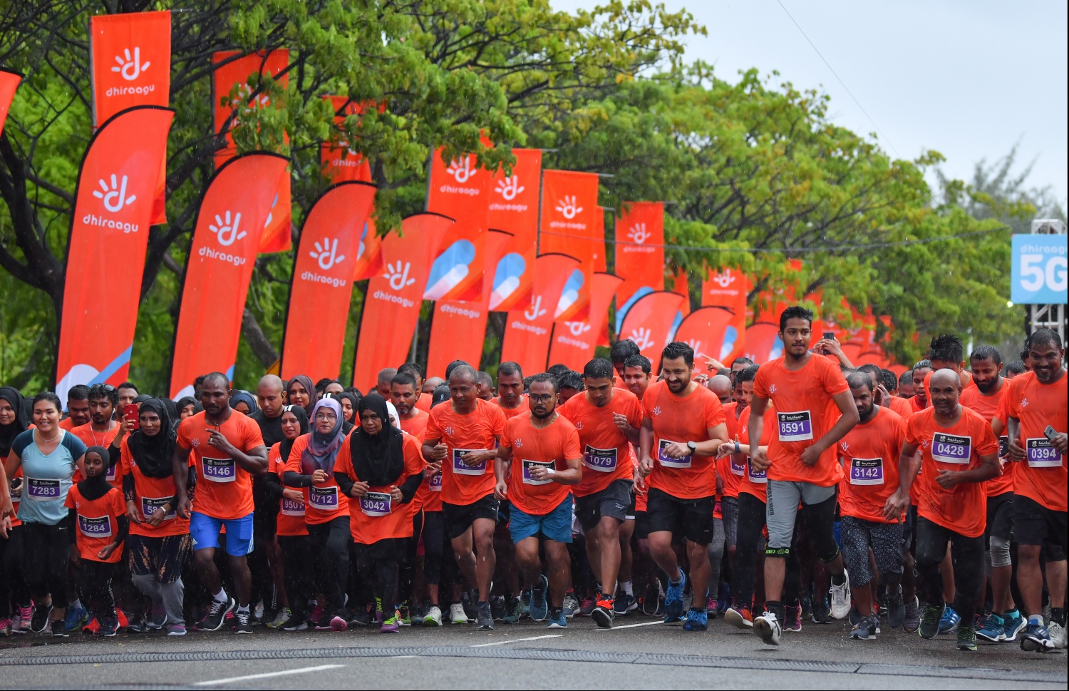 ހުޅުމާލެ: ސެޕްޓެމްބަރު 20، 2019: ރާއްޖޭގައި ބާއްވާ ދުވުމުގެ އެންމެ ބޮޑު ރޭސް ކަމަށްވާ، ދިރާގު މޯލްޑިވްސް ރޯޑް ރޭސްގެ މިއަހަރުގެ 5 ކިލޯމީޓަރު ދުވުމުގެ ތެރެއިން.---ފޮޓޯ: ހުސައިން ވަހީދު/މިހާރު