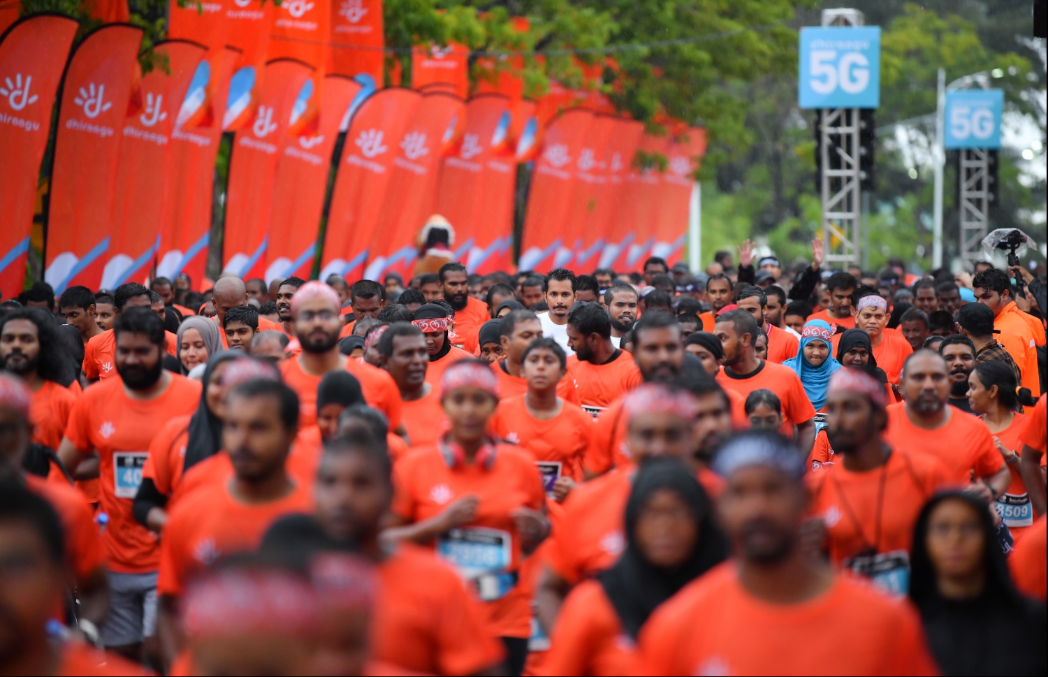 ހުޅުމާލެ: ސެޕްޓެމްބަރު 20، 2019: ރާއްޖޭގައި ބާއްވާ ދުވުމުގެ އެންމެ ބޮޑު ރޭސް ކަމަށްވާ، ދިރާގު މޯލްޑިވްސް ރޯޑް ރޭސްގެ މިއަހަރުގެ 5 ކިލޯމީޓަރު ދުވުމުގެ ތެރެއިން.---ފޮޓޯ: ހުސައިން ވަހީދު/މިހާރު