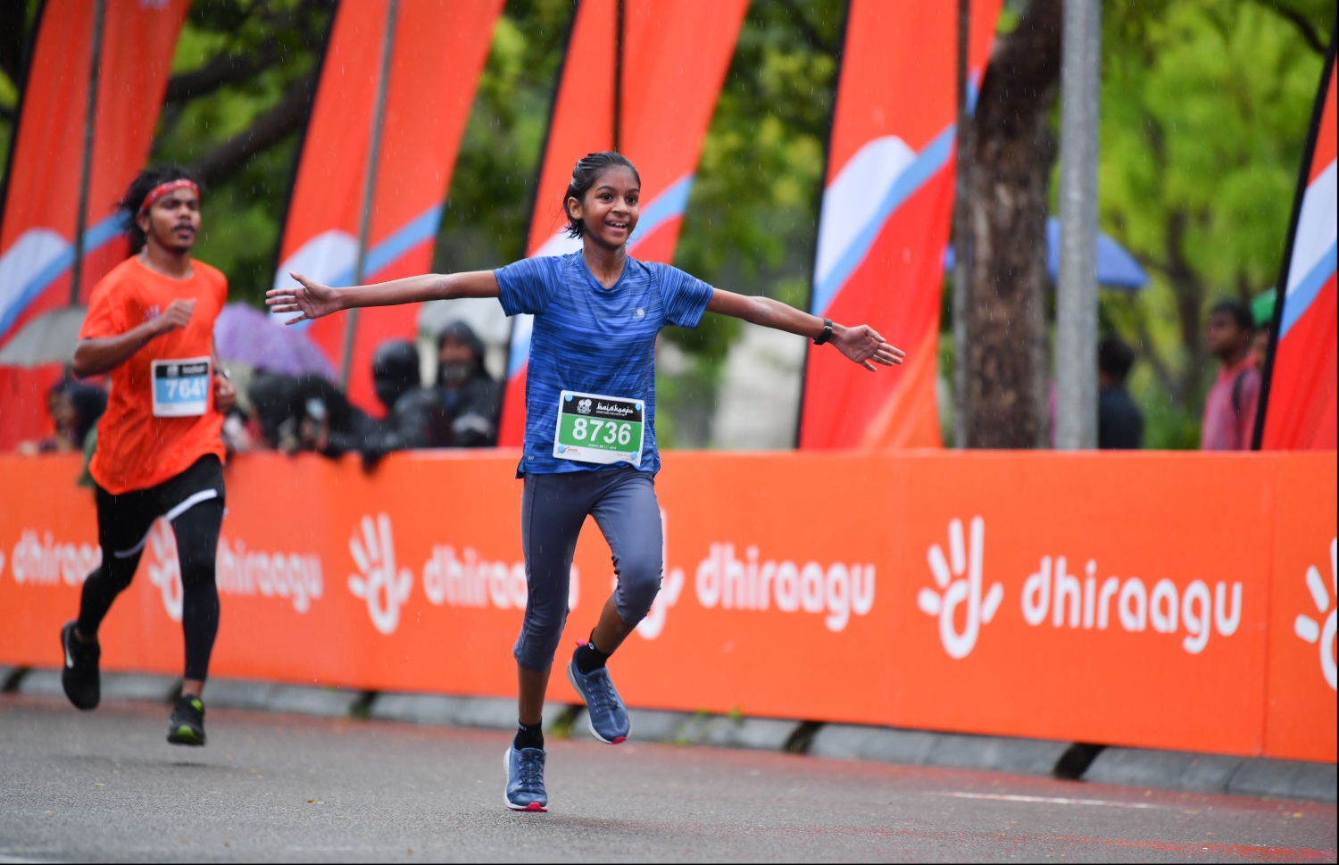 ހުޅުމާލެ: ސެޕްޓެމްބަރު 20، 2019: ރާއްޖޭގައި ބާއްވާ ދުވުމުގެ އެންމެ ބޮޑު ރޭސް ކަމަށްވާ، ދިރާގު މޯލްޑިވްސް ރޯޑް ރޭސްގެ މިއަހަރުގެ 5 ކިލޯމީޓަރު ދުވުމުގެ ތެރެއިން.---ފޮޓޯ: ހުސައިން ވަހީދު/މިހާރު