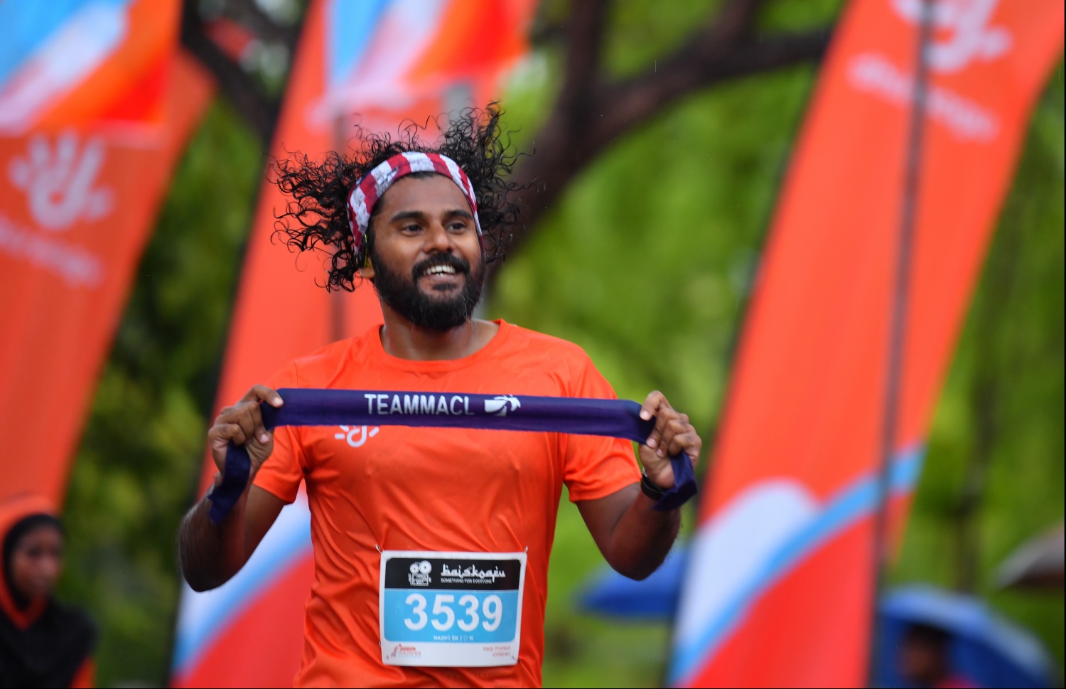 ހުޅުމާލެ: ސެޕްޓެމްބަރު 20، 2019: ރާއްޖޭގައި ބާއްވާ ދުވުމުގެ އެންމެ ބޮޑު ރޭސް ކަމަށްވާ، ދިރާގު މޯލްޑިވްސް ރޯޑް ރޭސްގެ މިއަހަރުގެ 5 ކިލޯމީޓަރު ދުވުމުގެ ތެރެއިން.---ފޮޓޯ: ހުސައިން ވަހީދު/މިހާރު