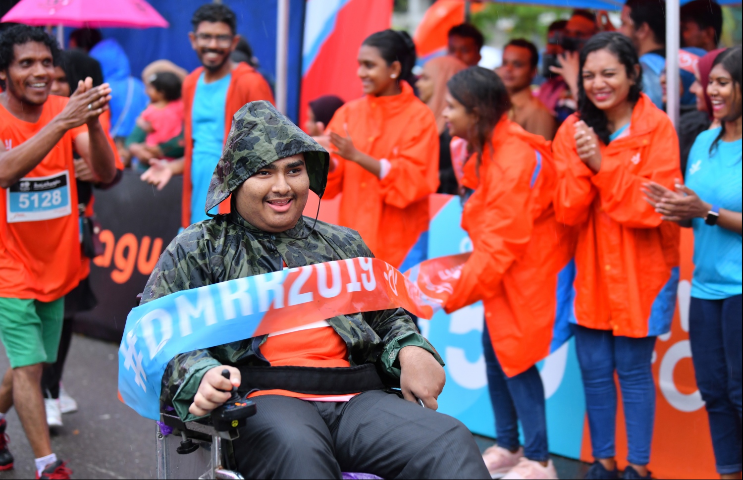 ހުޅުމާލެ: ސެޕްޓެމްބަރު 20، 2019: ރާއްޖޭގައި ބާއްވާ ދުވުމުގެ އެންމެ ބޮޑު ރޭސް ކަމަށްވާ، ދިރާގު މޯލްޑިވްސް ރޯޑް ރޭސްގެ މިއަހަރުގެ 5 ކިލޯމީޓަރު ދުވުމުގެ ތެރެއިން.---ފޮޓޯ: ހުސައިން ވަހީދު/މިހާރު