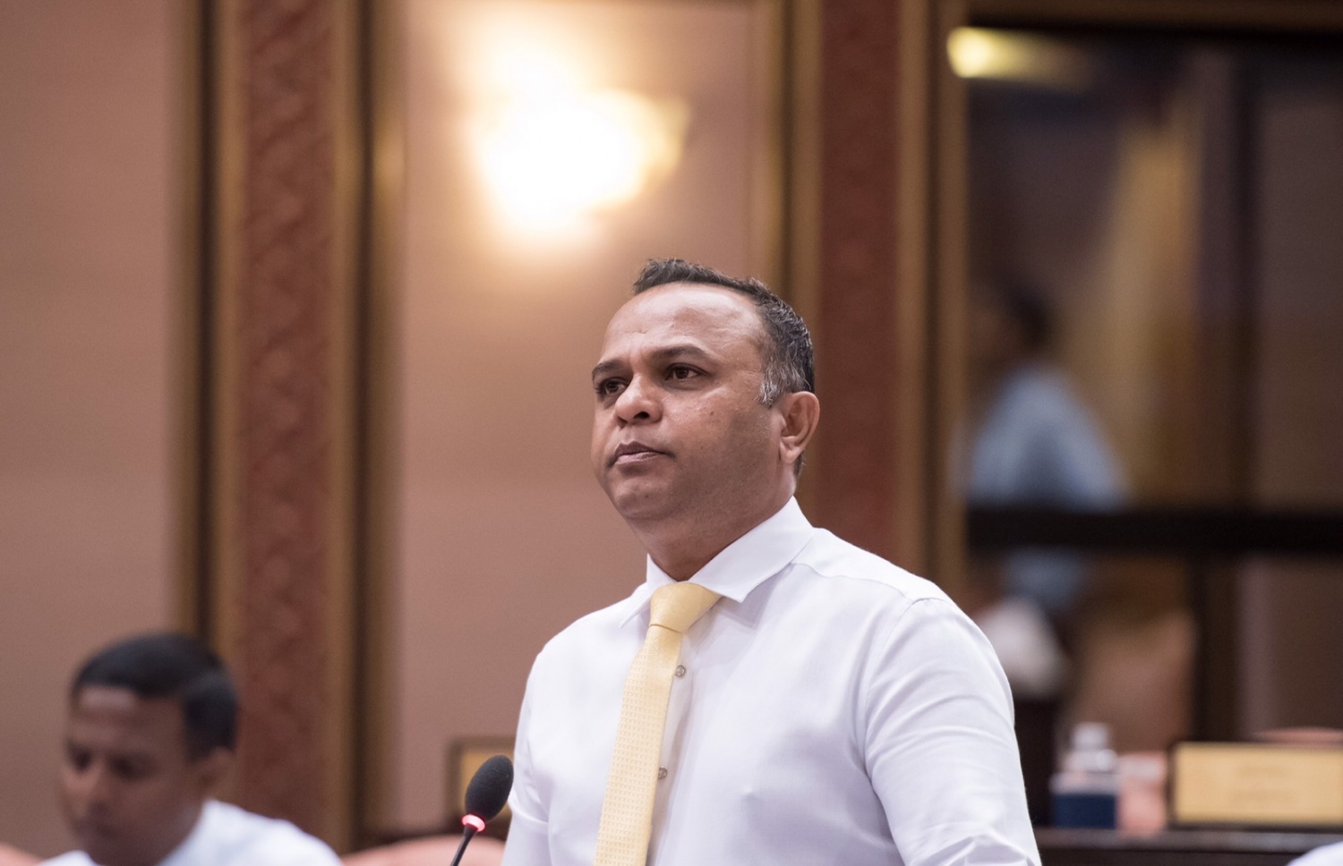 ހުސެއިން ޝަމީމް (އަނދުން ހުސެއިން) މިއަދު މަޖިލިހުގައި ވާހަކަ ދައްކަވަނީ. --- ފޮޓޯ: މަޖިލިސް