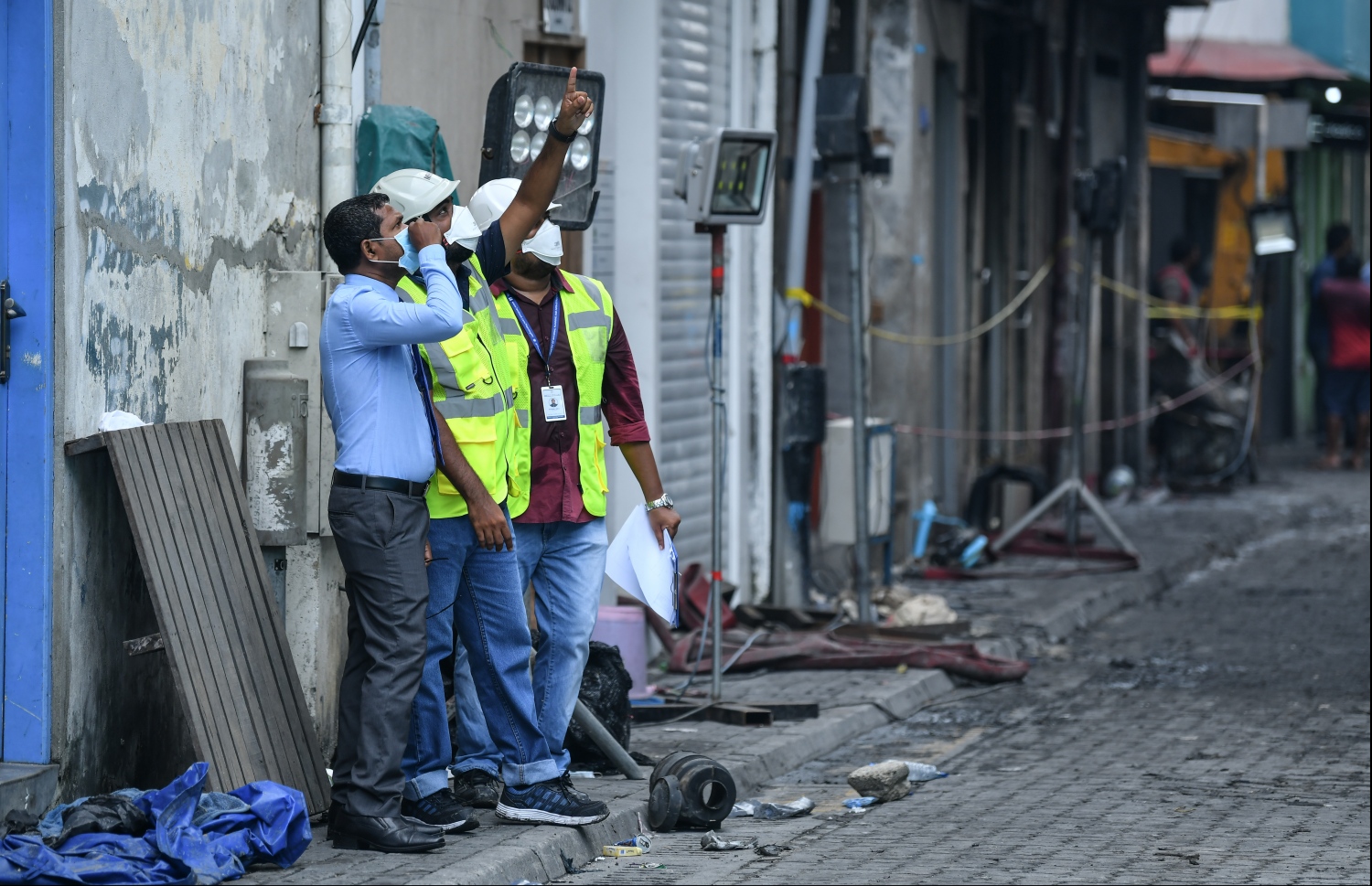 އަލިފާނުގެ ހާދިސާގައި ގެތަކަށް ލިބުނު ގެއްލުންތައްް ބަލަނީ-- ފޮޓޯ: ހުސެއިން ވަހީދު/ މިހާރު