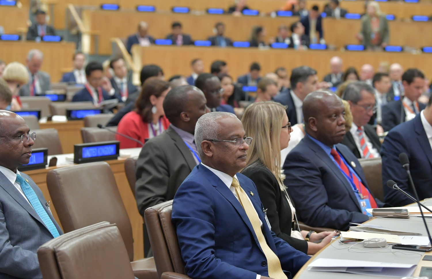 އެމެރިކާ: ސެޕްޓެމްބަރު 24، 2019: އ.ދ ގެ 74 ވަނަ އާންމު މަޖިލީހުގެ ހަވާސާގައި "ސްޓްރެޓީޖިކް ރެސްޕޮންސެސް ޓު ޓެރަރިސްޓް އެންޑް ވަޔަލެންޓް އެކްސްޓްރީމިޒަމް ލީޑާޒް ޑައިލޮގް" އާ ބެހޭ ގޮތުން ބޭއްވި ބައްދަލުވުމެއްގައި ރައީސް އިބްރާހިމް މުހައްމަދު ސޯލިހު ބައިވެރިވެ ވަޑައިގަންނަވަނީ.-- ފޮޓޯ: ރައީސް އޮފީސް