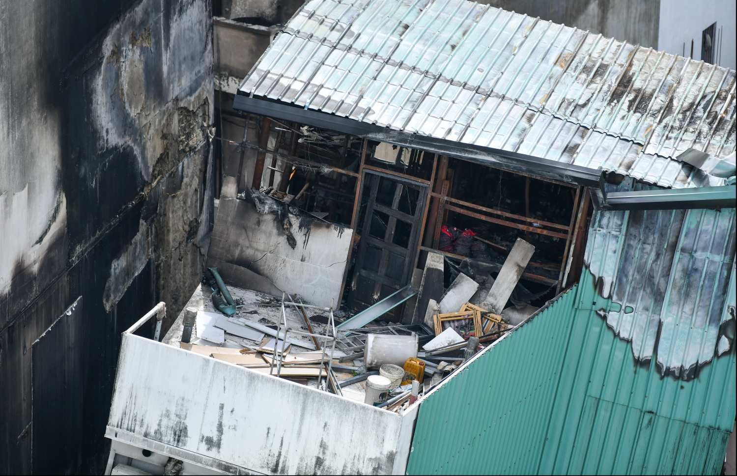 ހ. ކީވްގައި ހަދާފައި ހުރި އެންމެ މަތީ ފްލޯ: އެ އިމާރާތް އަރިއަޅާލުމުން ތަން ރޫޅާލަން މިހާރު އަންނަނީ މަސައްކަތްކުރަމުން -- ފޮޓޯ: ހުސެއިން ވަހީދު/ މިހާރު