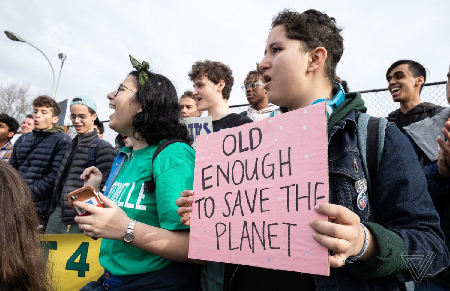 ހުކުރު ދުވަހު ކުރިއަށް ދިޔަ ހަޅުތާލުގައި ބައިވެރިވި އެމެރިކާގެ ބައެއް ދަރިވަރުން -- ފޮޓޯ: ދަ ވާޖް