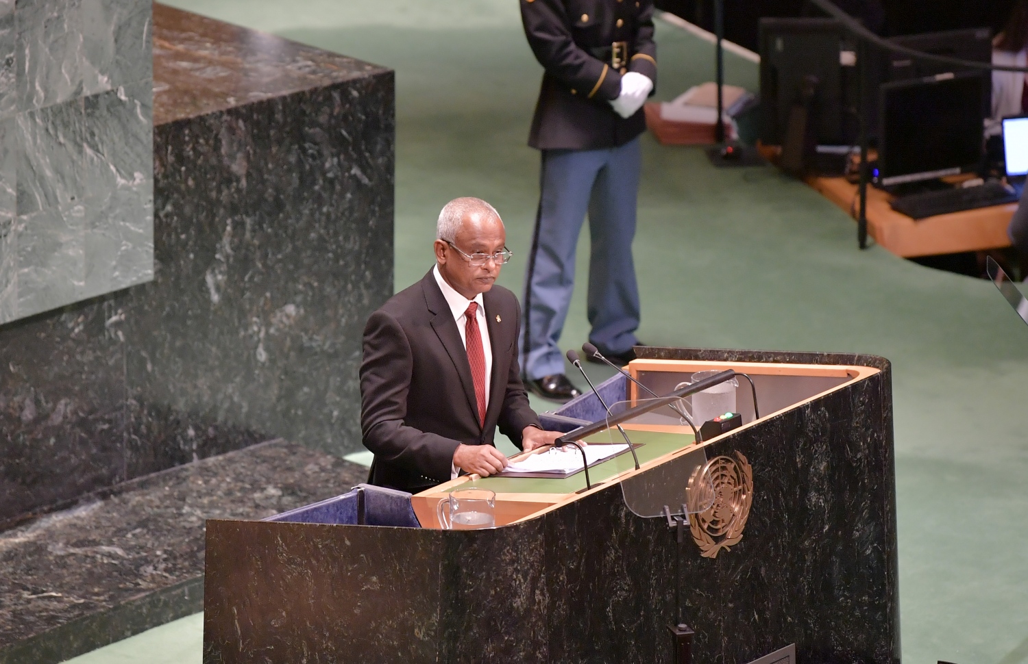 އެމެރިކާ، ނިއުޔޯކު: ސެޕްޓެމްބަރު 24، 2019: އދ.ގެ އާއްމު މަޖިލީހުގެ 74 ވަނަ ޖަލްސާގައި ރައީސް އިބްރާހިމް މުހައްމަދު ސޯލިހު ތަގުރީރު ކުރައްވަނީ.-- ފޮޓޯ: ރައީސް އޮފީސް