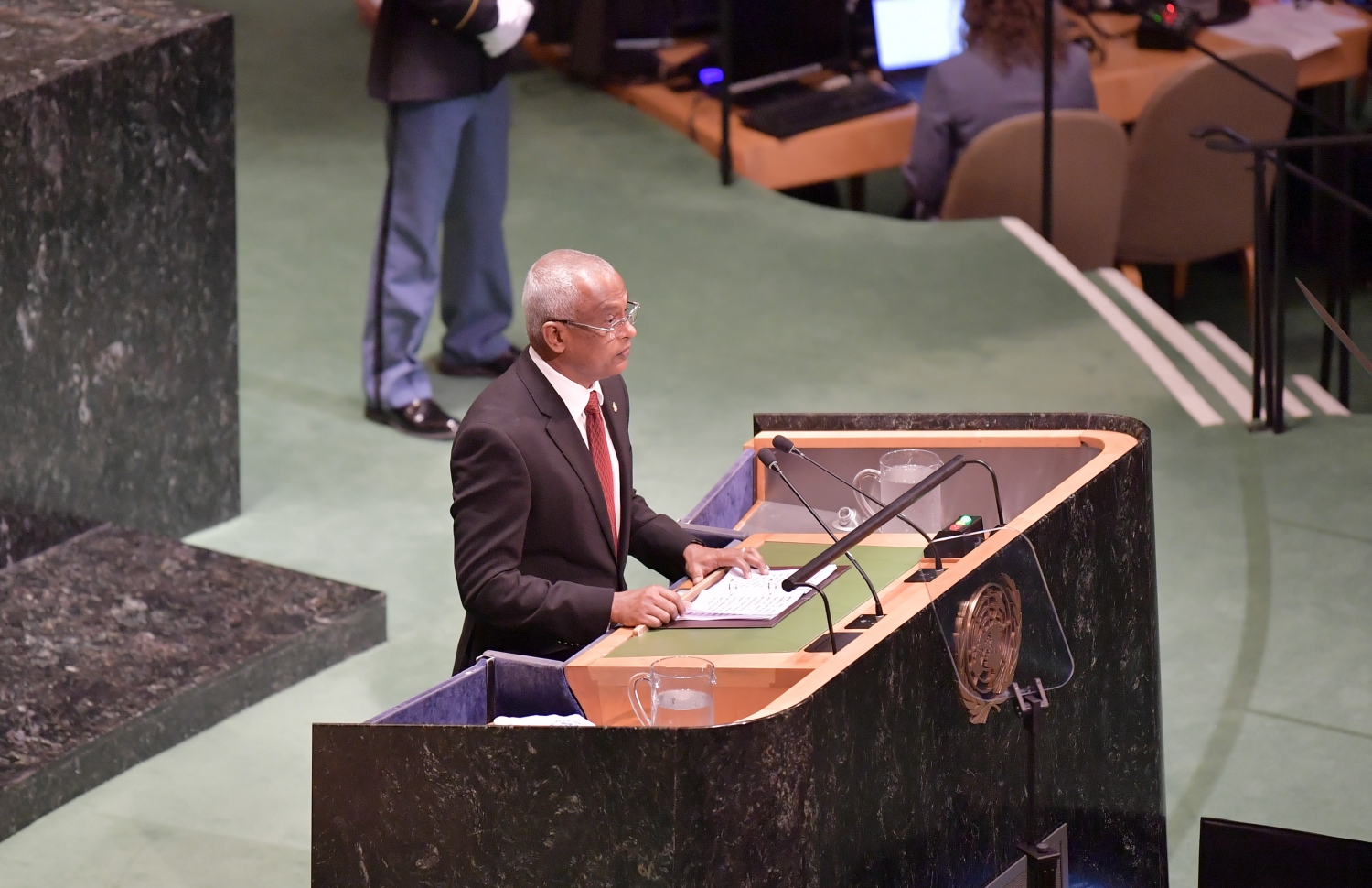 އެމެރިކާ، ނިއުޔޯކު: ސެޕްޓެމްބަރު 24، 2019: އދ.ގެ އާއްމު މަޖިލީހުގެ 74 ވަނަ ޖަލްސާގައި ރައީސް އިބްރާހިމް މުހައްމަދު ސޯލިހު ތަގުރީރު ކުރައްވަނީ.-- ފޮޓޯ: ރައީސް އޮފީސް