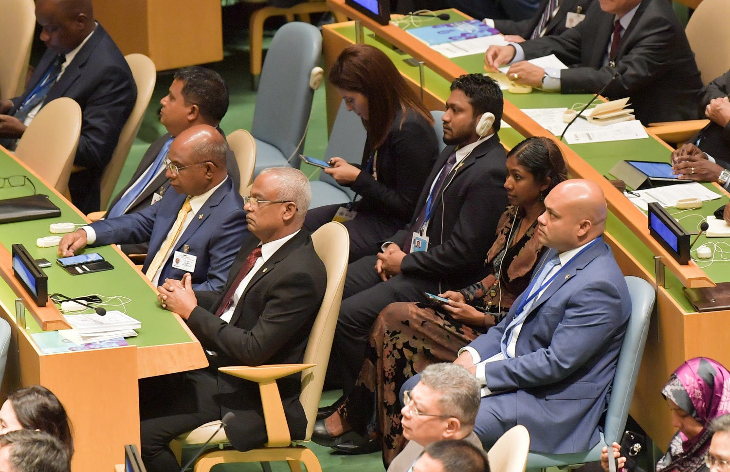 އެމެރިކާ، ނިއުޔޯކު: ސެޕްޓެމްބަރު 24، 2019: އދ.ގެ އާއްމު މަޖިލީހުގެ 74 ވަނަ ޖަލްސާގައި ރައީސް އިބްރާހިމް މުހައްމަދު ސޯލިހުގެ އިތުރުން، ބައެއް ވަޒީރުން އެ ޖަލްސާގައި ބައިވެރިވެ ވަޑައިގަންނަވަނީ.-- ފޮޓޯ: ރައީސް އޮފީސް