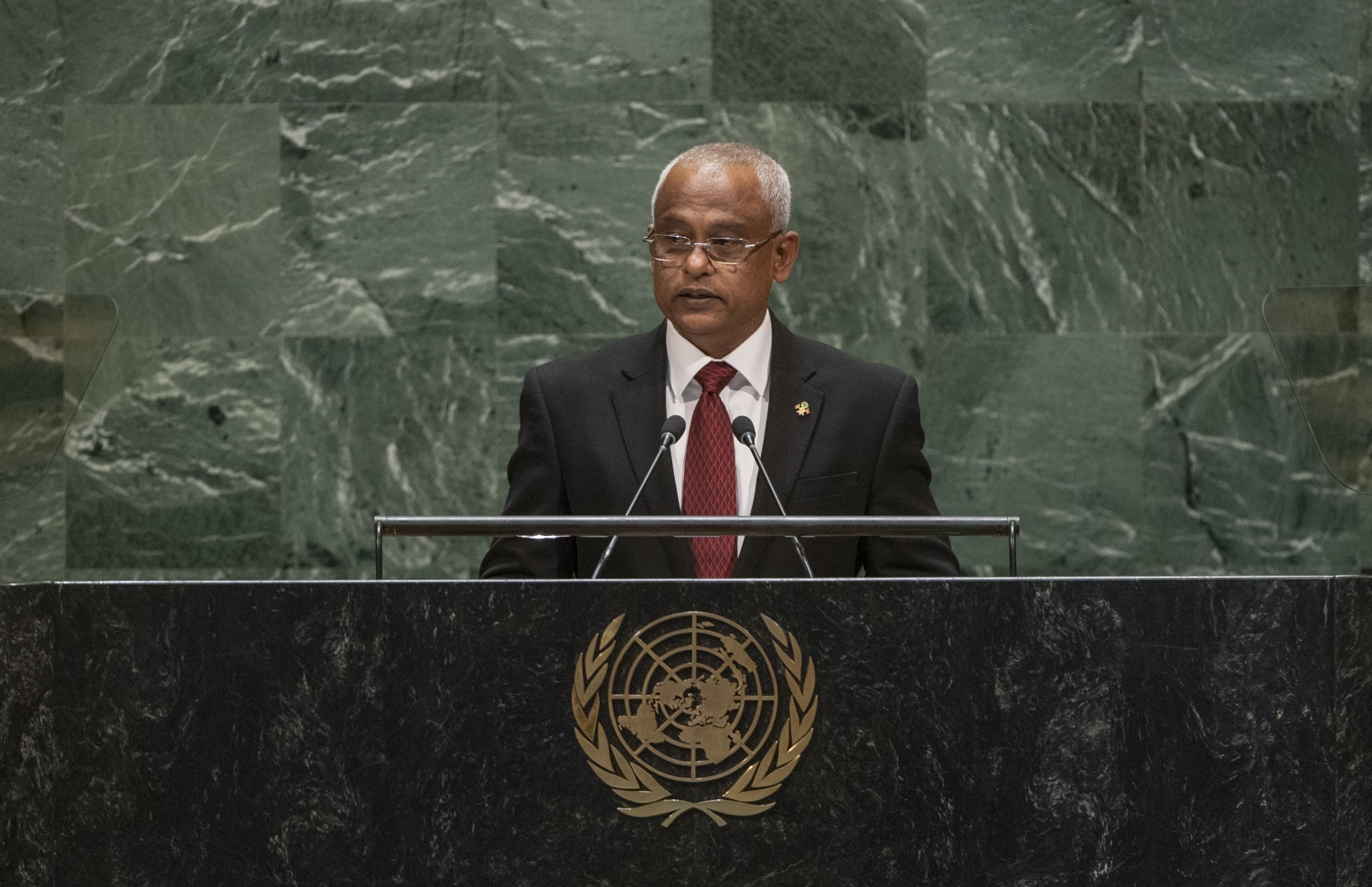 އެމެރިކާ، ނިއުޔޯކު: ސެޕްޓެމްބަރު 24، 2019: އދ.ގެ އާއްމު މަޖިލީހުގެ 74 ވަނަ ޖަލްސާގައި ރައީސް އިބްރާހިމް މުހައްމަދު ސޯލިހު ތަގުރީރު ކުރައްވަނީ.-- ފޮޓޯ: ރައީސް އޮފީސް