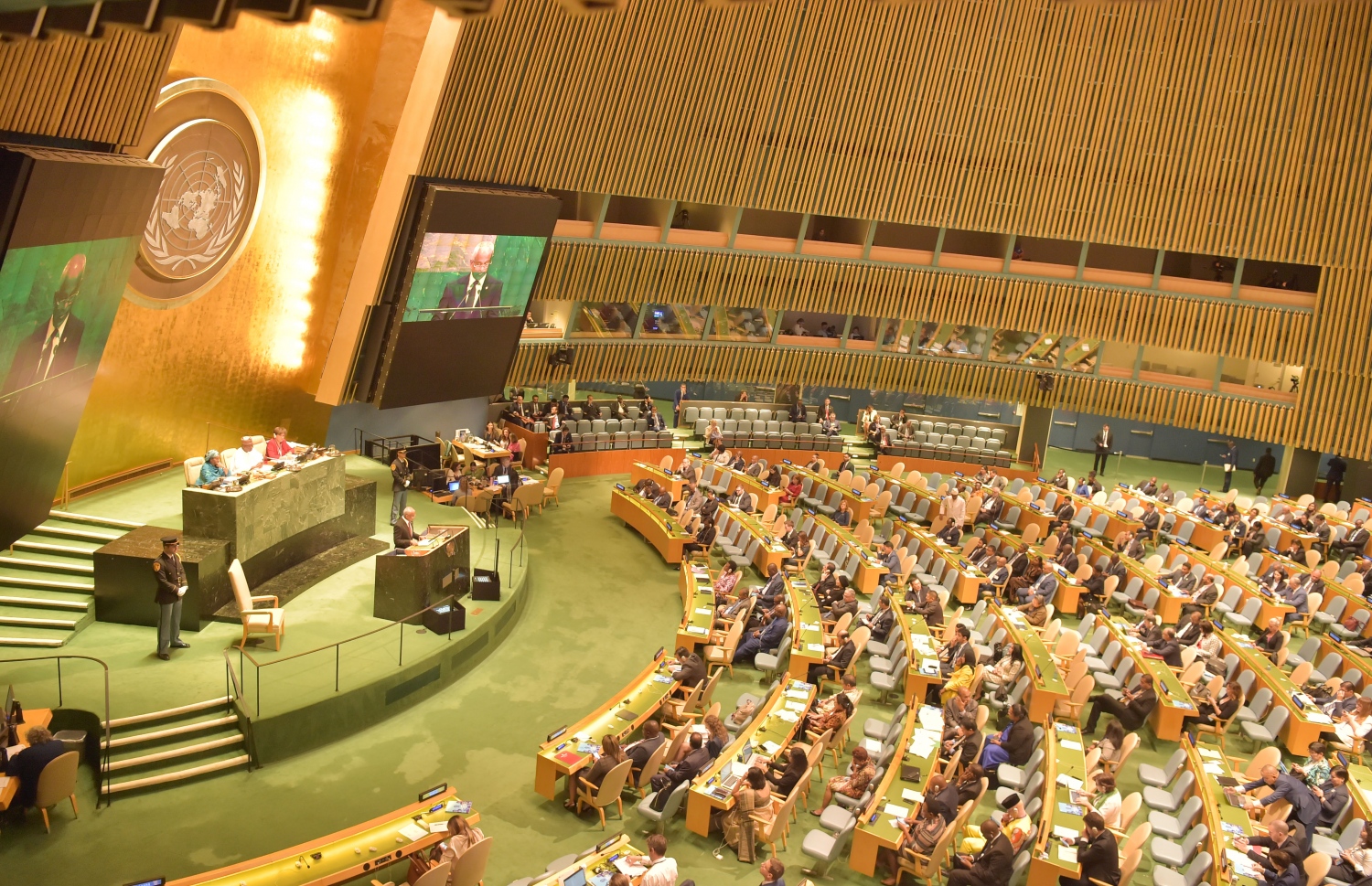 އެމެރިކާ، ނިއުޔޯކު: ސެޕްޓެމްބަރު 24، 2019: އދ.ގެ އާއްމު މަޖިލީހުގެ 74 ވަނަ ޖަލްސާގައި ރައީސް އިބްރާހިމް މުހައްމަދު ސޯލިހު ތަގުރީރު ކުރައްވަނީ.-- ފޮޓޯ: ރައީސް އޮފީސް