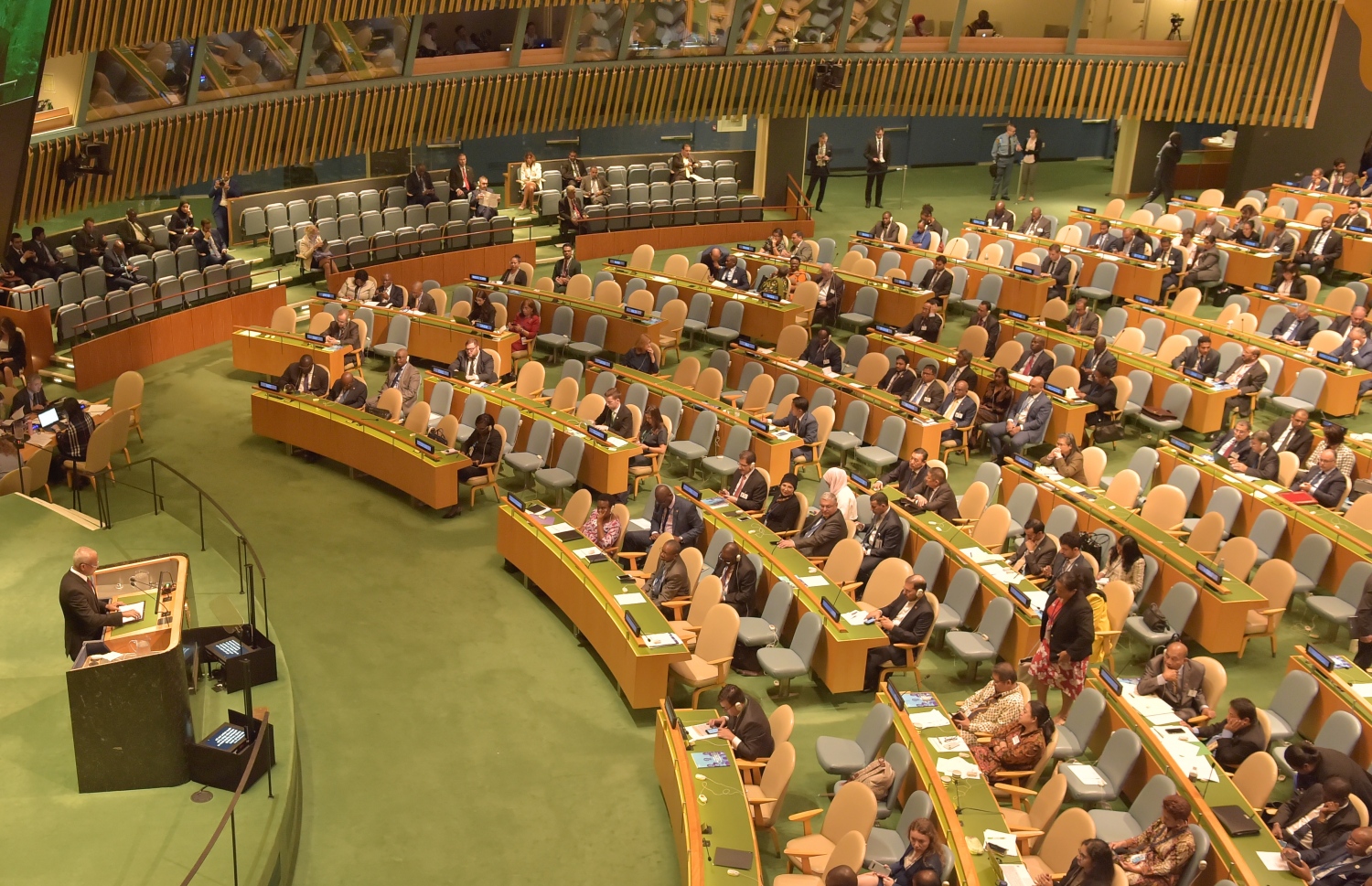 އެމެރިކާ، ނިއުޔޯކު: ސެޕްޓެމްބަރު 24، 2019: އދ.ގެ އާއްމު މަޖިލީހުގެ 74 ވަނަ ޖަލްސާގައި ރައީސް އިބްރާހިމް މުހައްމަދު ސޯލިހު ތަގުރީރު ކުރައްވަނީ.-- ފޮޓޯ: ރައީސް އޮފީސް