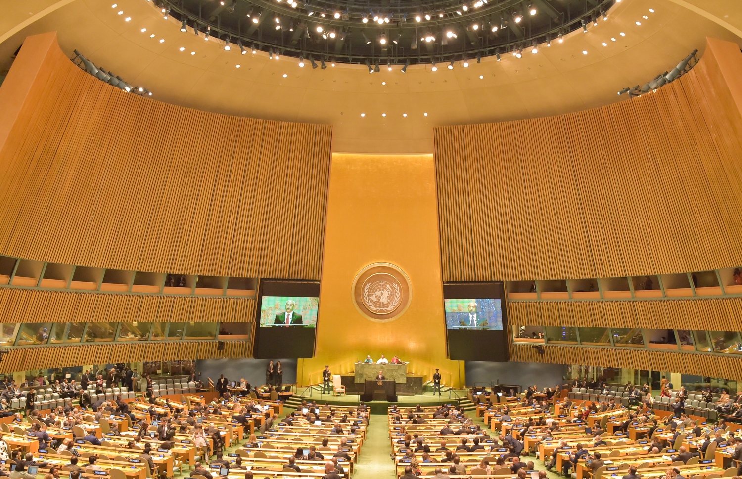 އެމެރިކާ، ނިއުޔޯކު: ސެޕްޓެމްބަރު 24، 2019: އދ.ގެ އާއްމު މަޖިލީހުގެ 74 ވަނަ ޖަލްސާގައި ރައީސް އިބްރާހިމް މުހައްމަދު ސޯލިހު ތަގުރީރު ކުރައްވަނީ.-- ފޮޓޯ: ރައީސް އޮފީސް